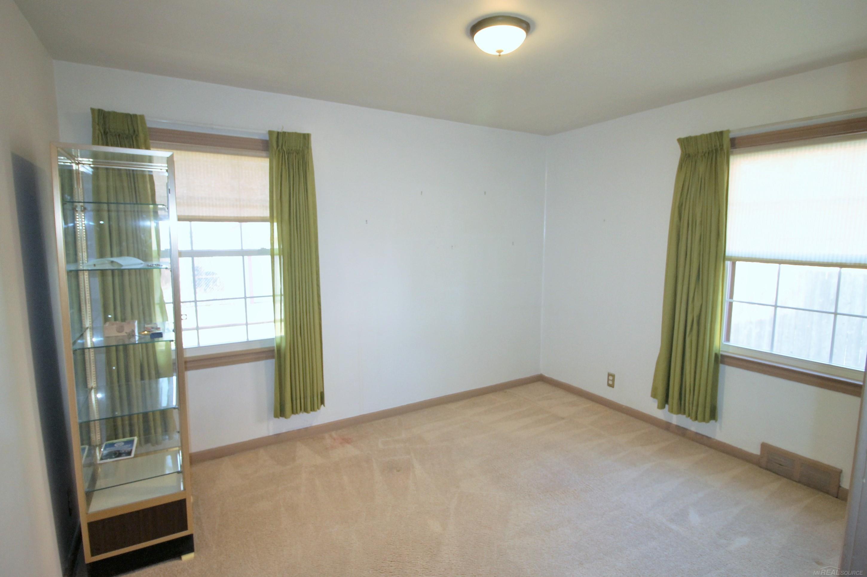 307-309 Rivard Boulevard