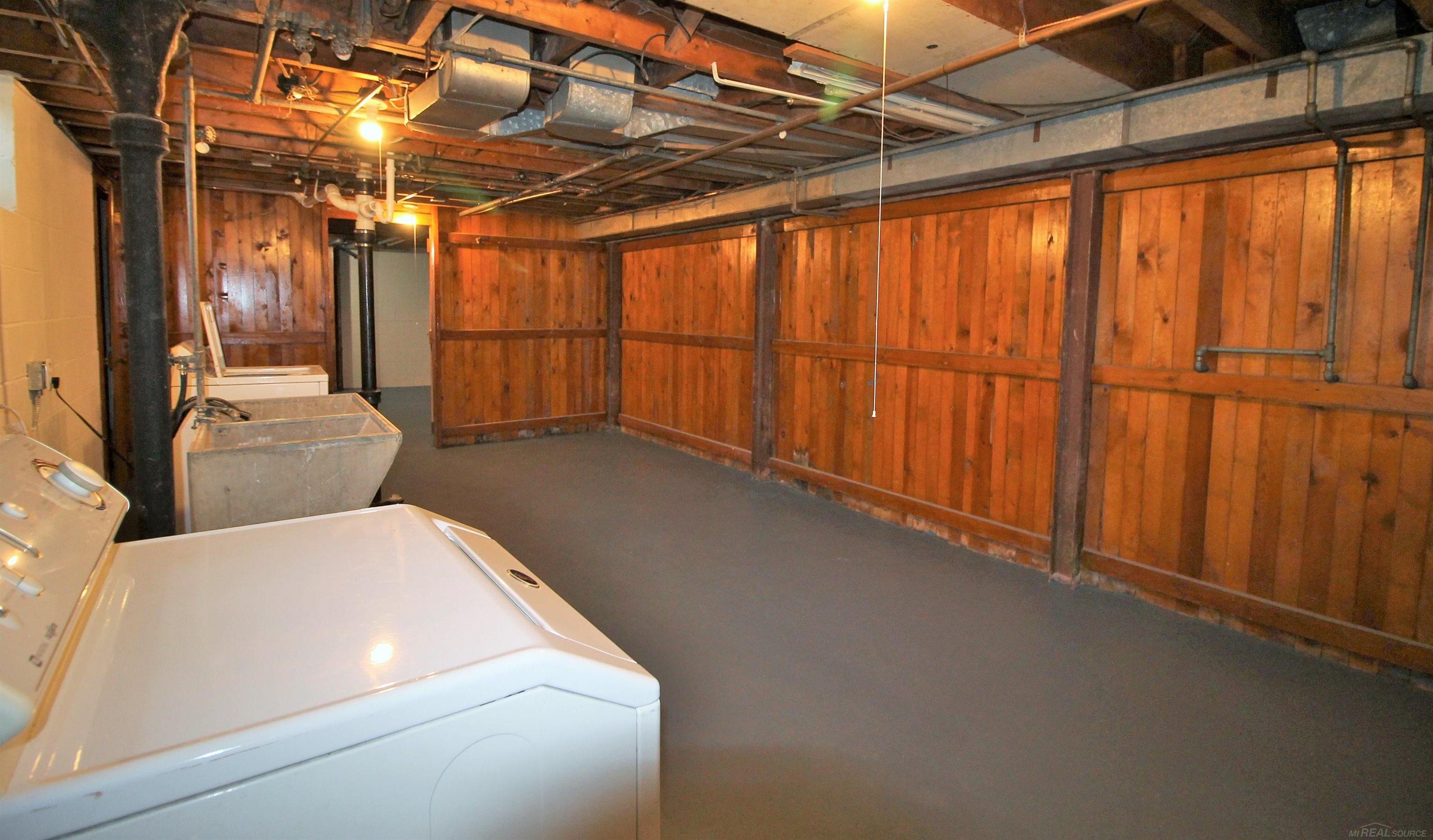 307-309 Rivard Boulevard