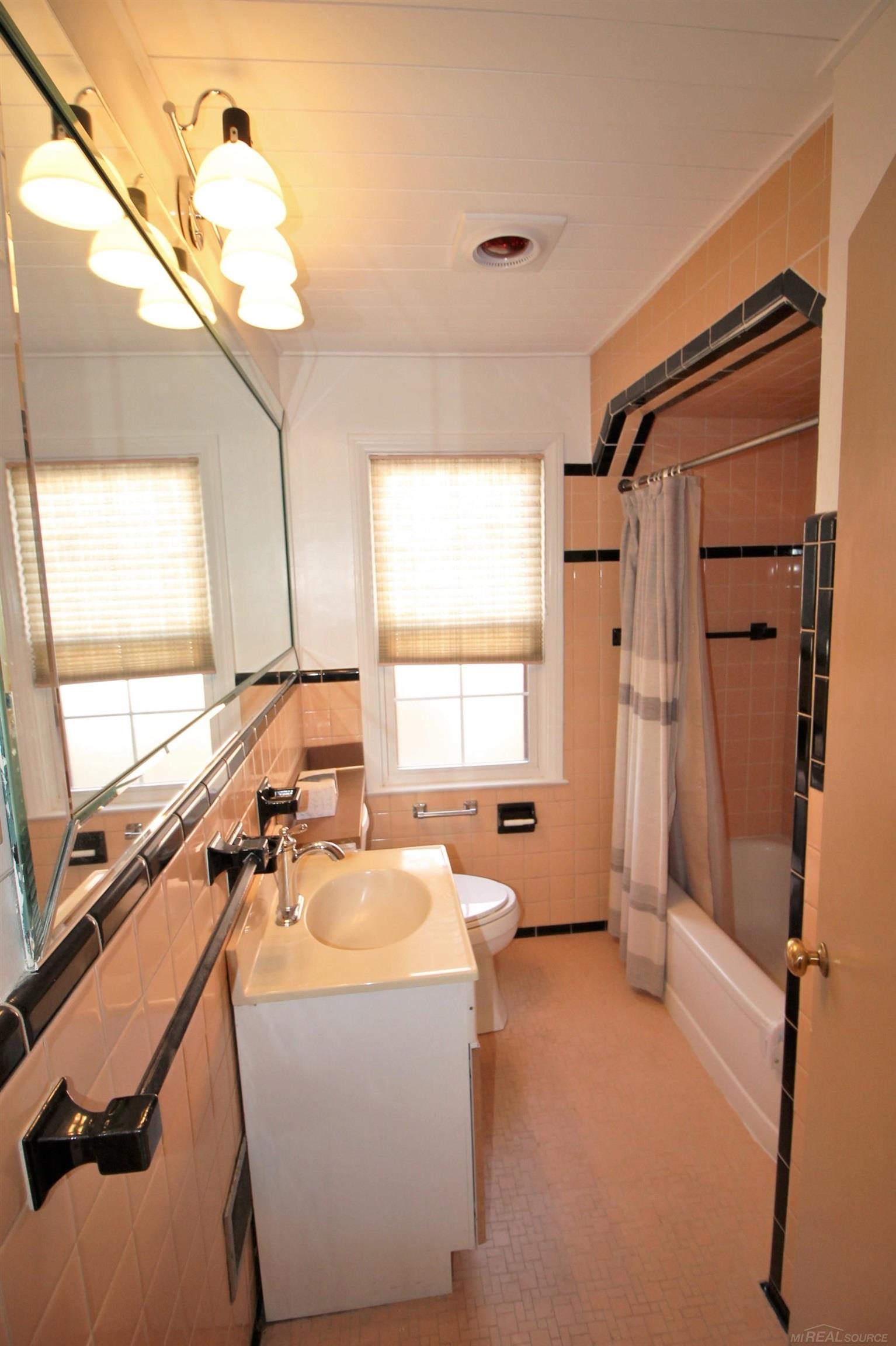 307-309 Rivard Boulevard