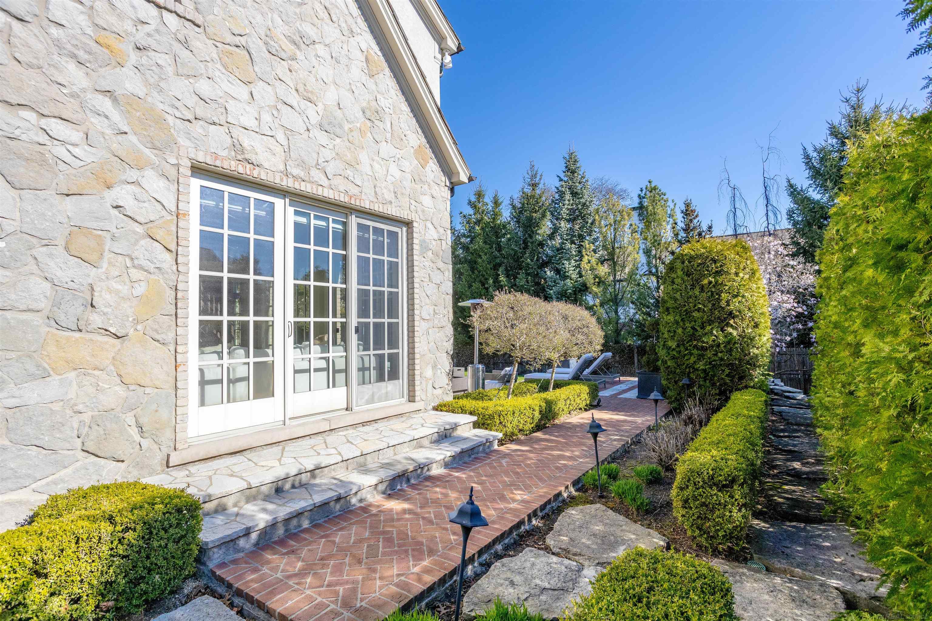 2 Cherry Hurst Lane Lane