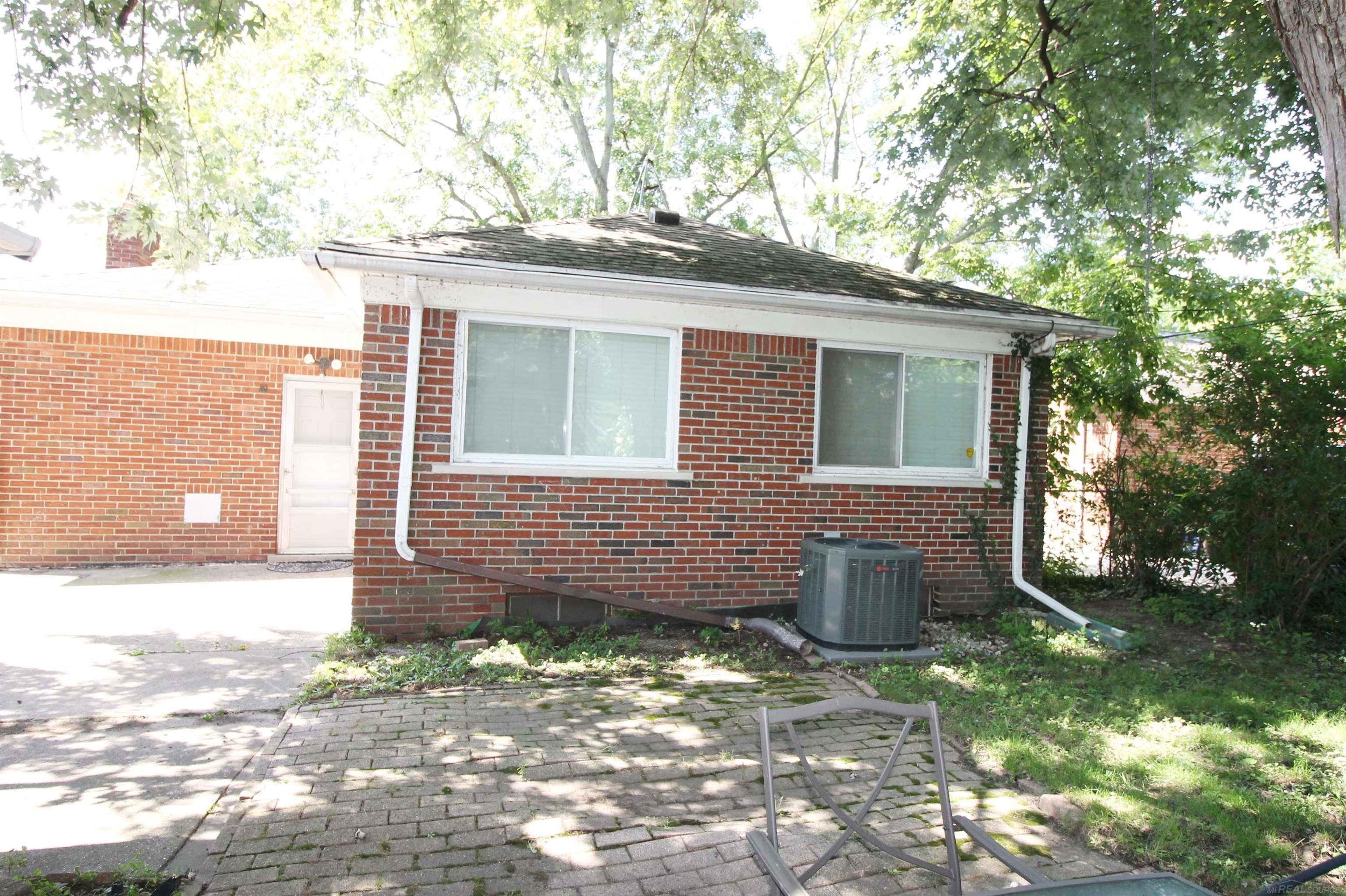 21327 Prestwick Avenue