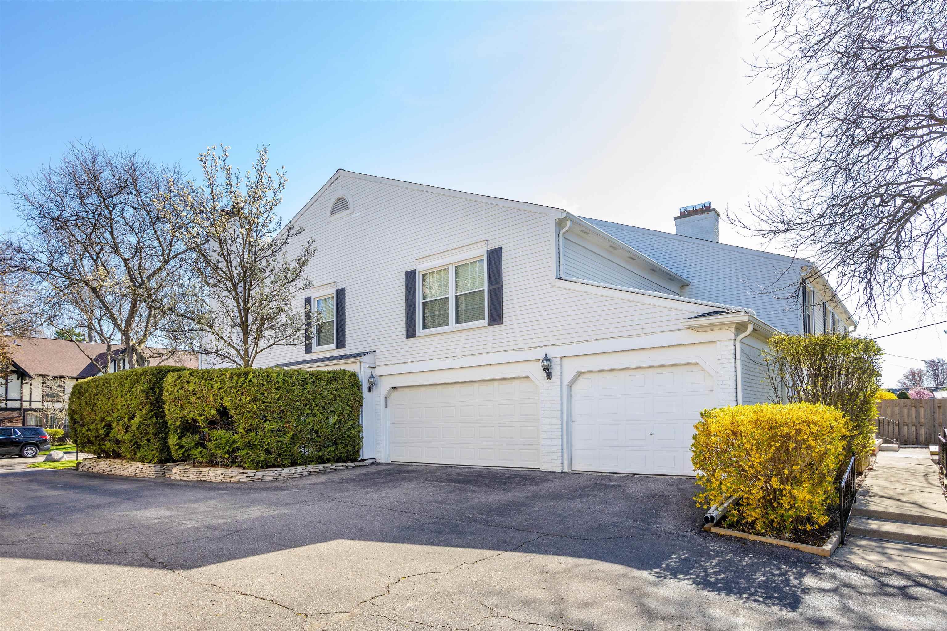 1993 Shorepointe Lane