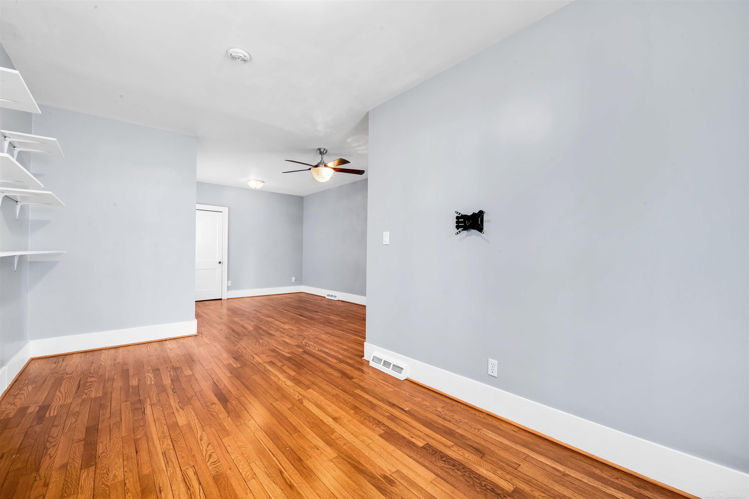 31224 Jefferson Ave. Avenue