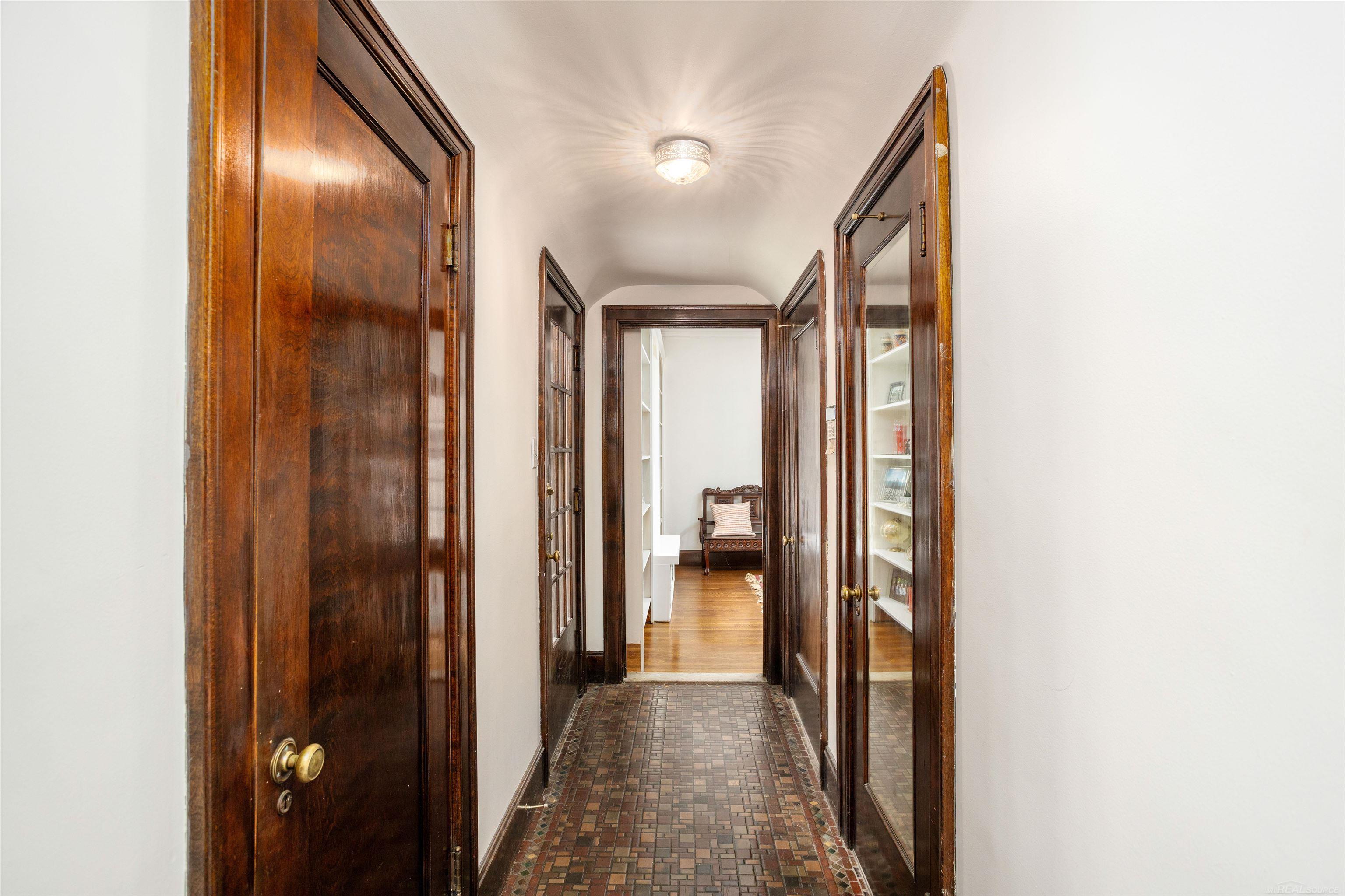 803 Lakepointe Street