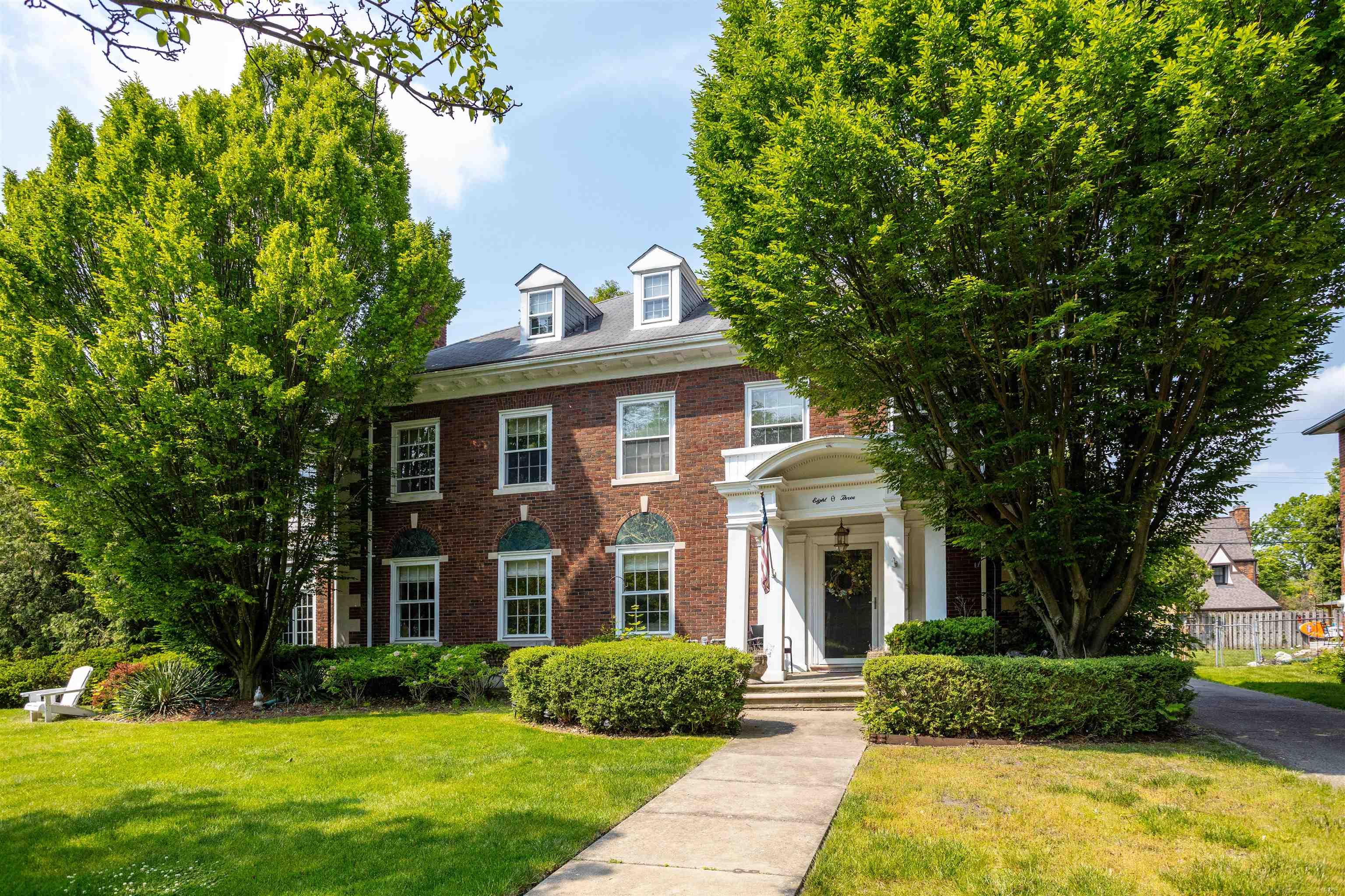 803 Lakepointe Street