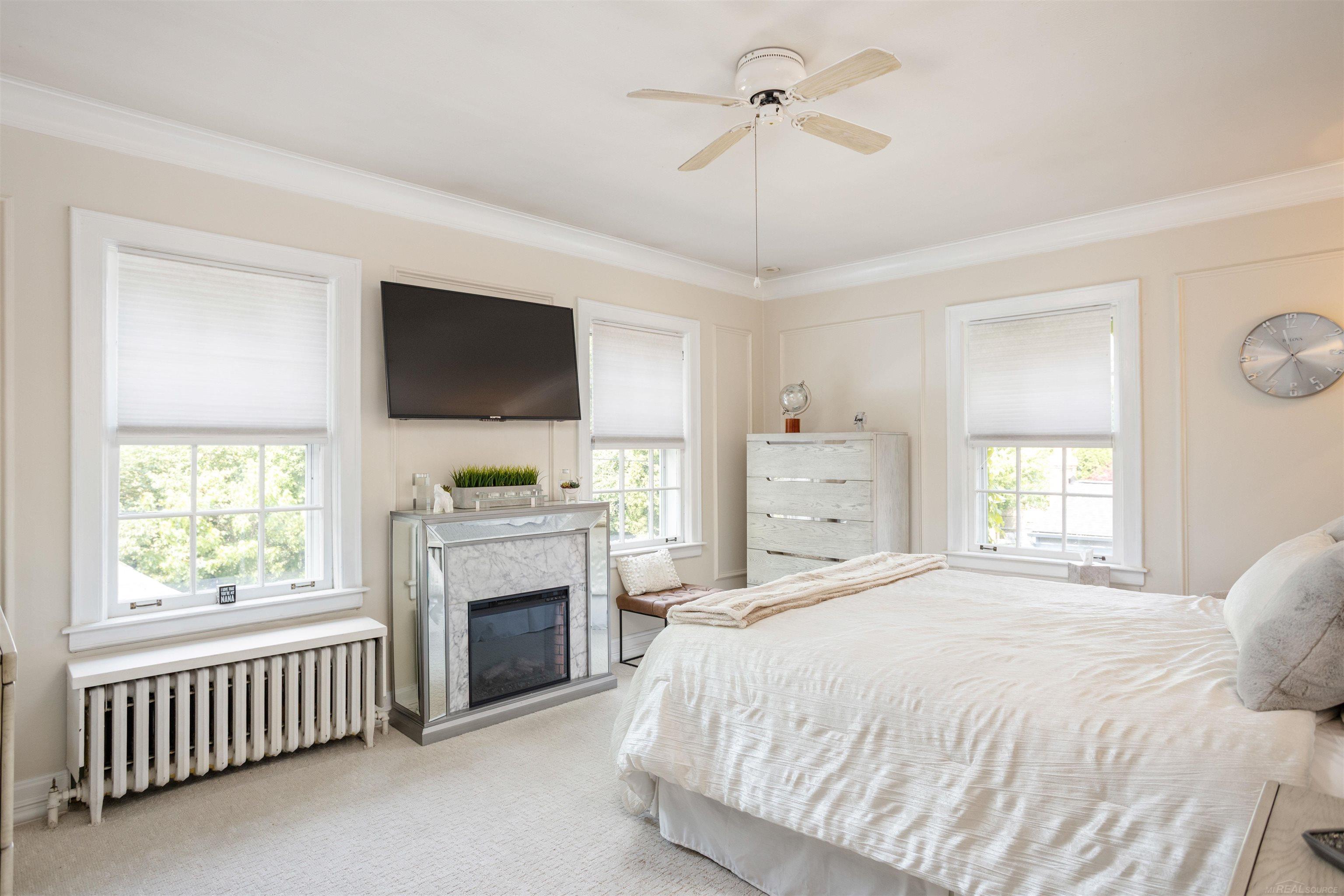 803 Lakepointe Street