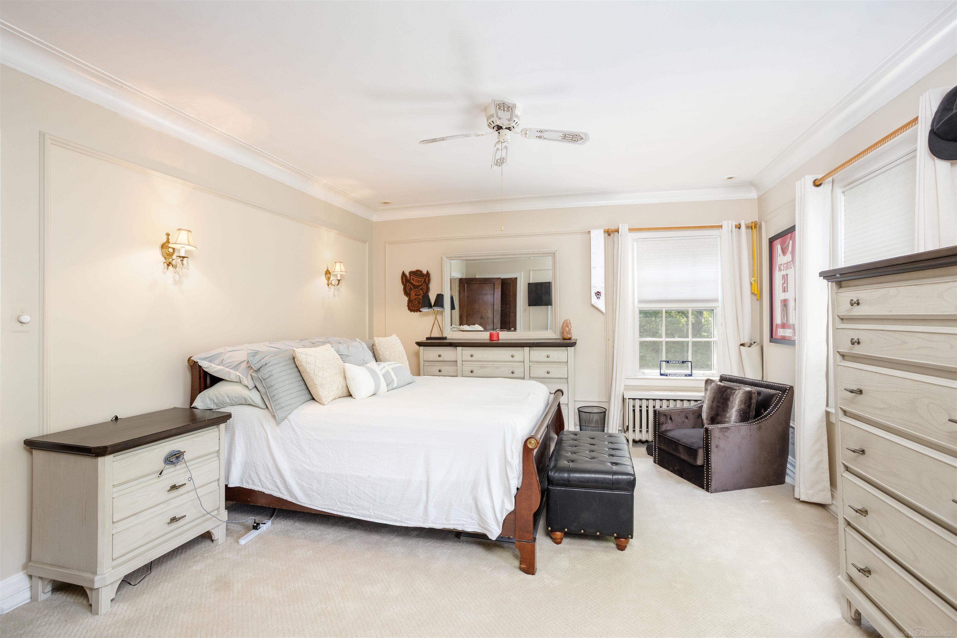 803 Lakepointe Street