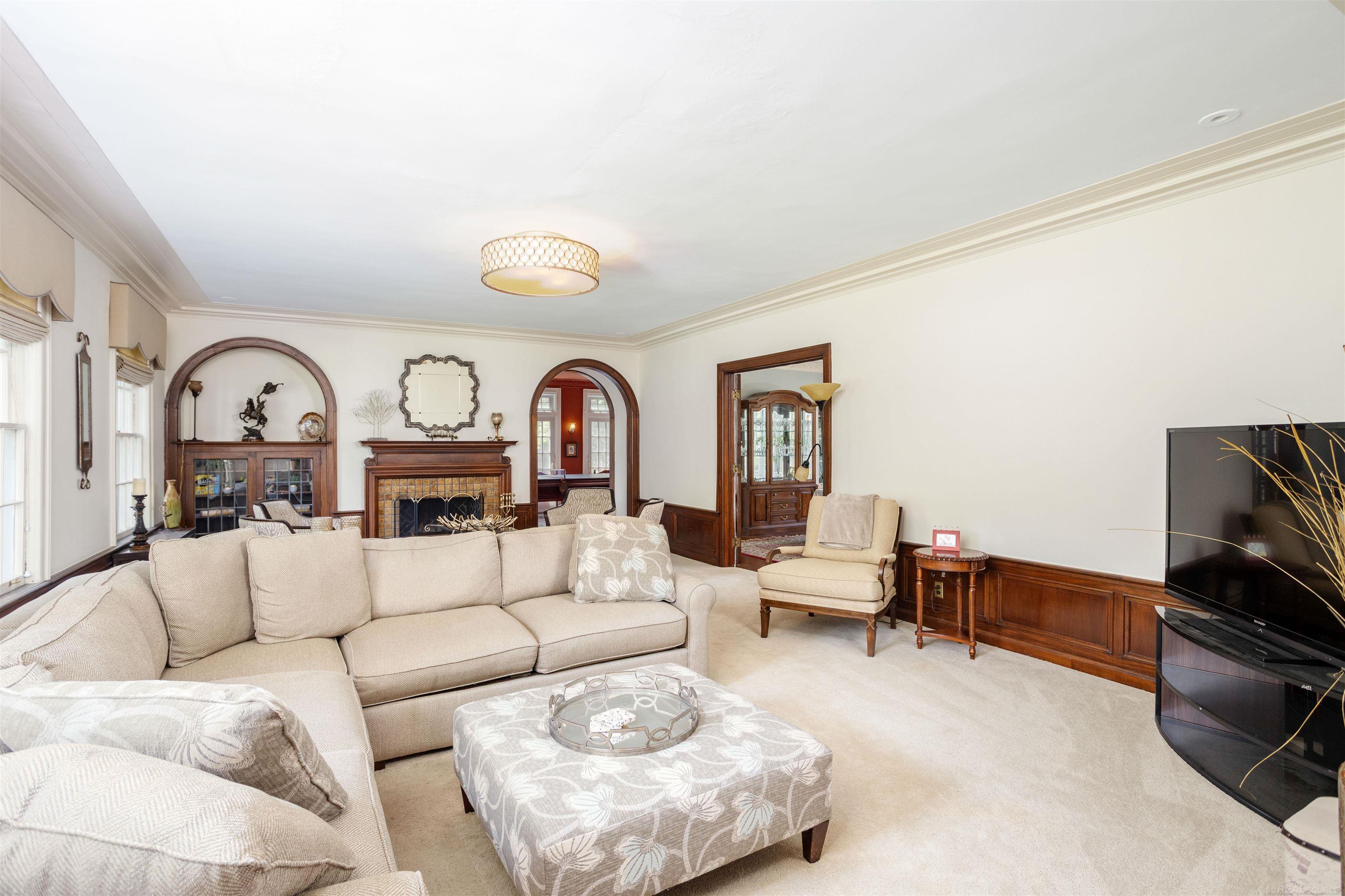 803 Lakepointe Street