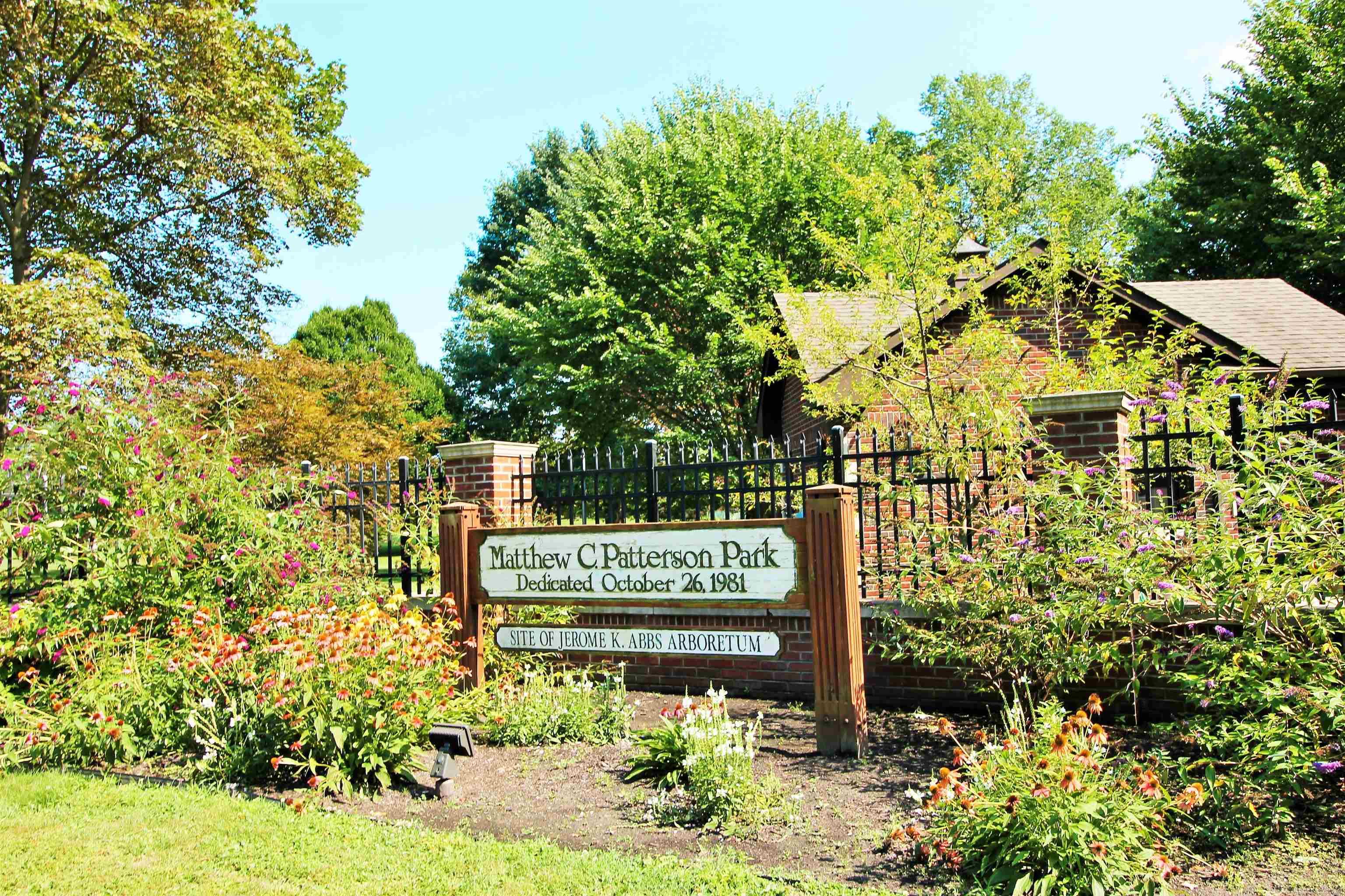 803 Lakepointe Street