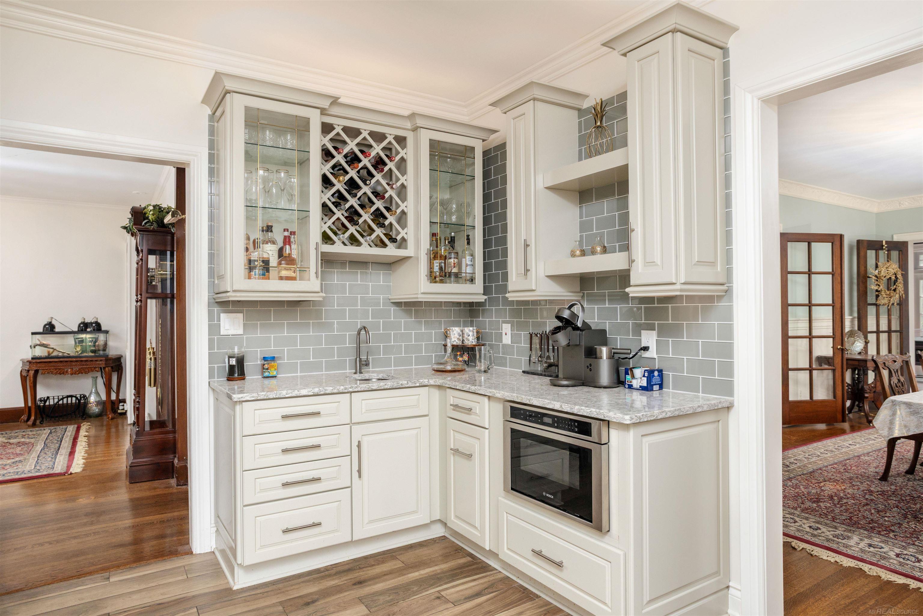 803 Lakepointe Street