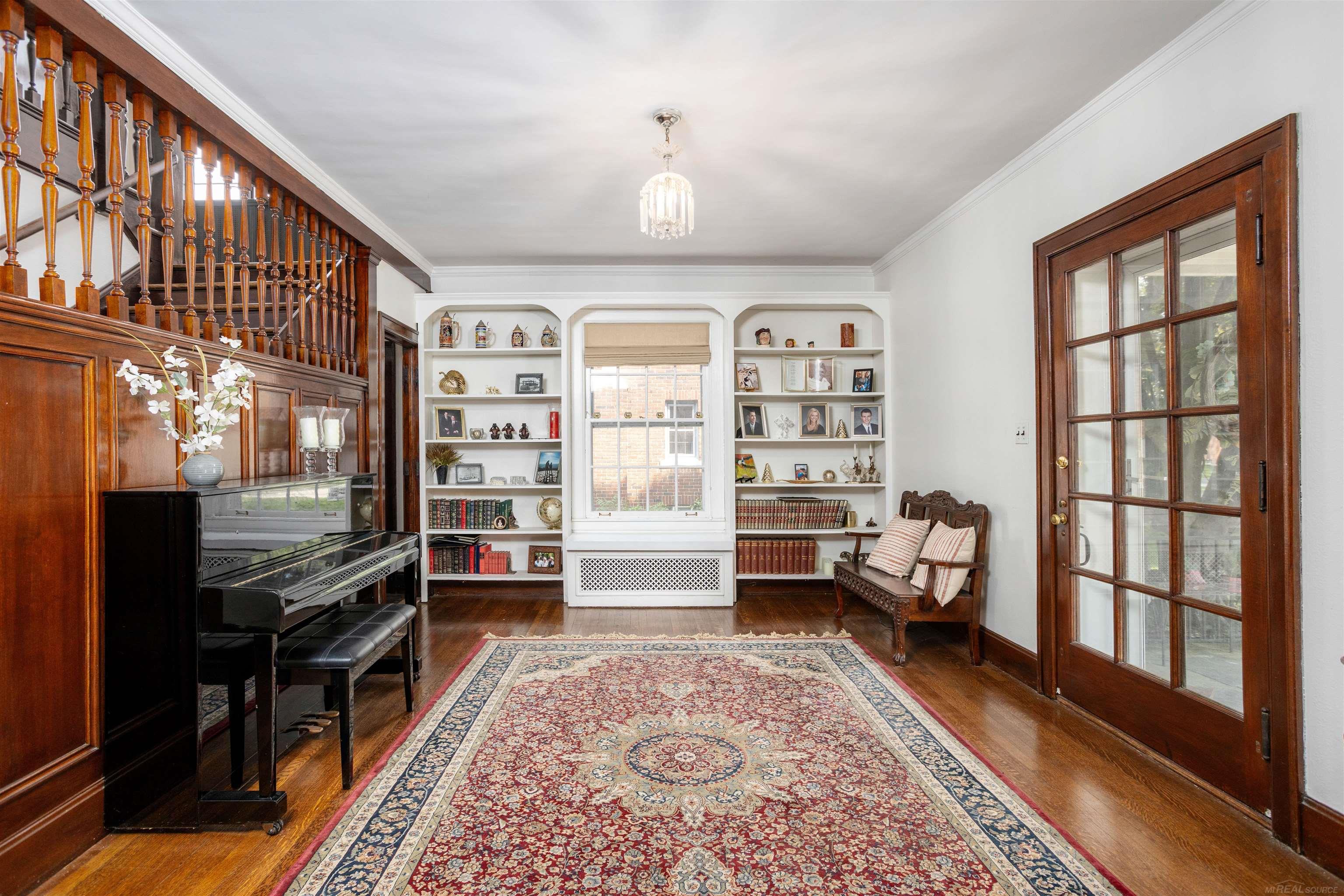 803 Lakepointe Street