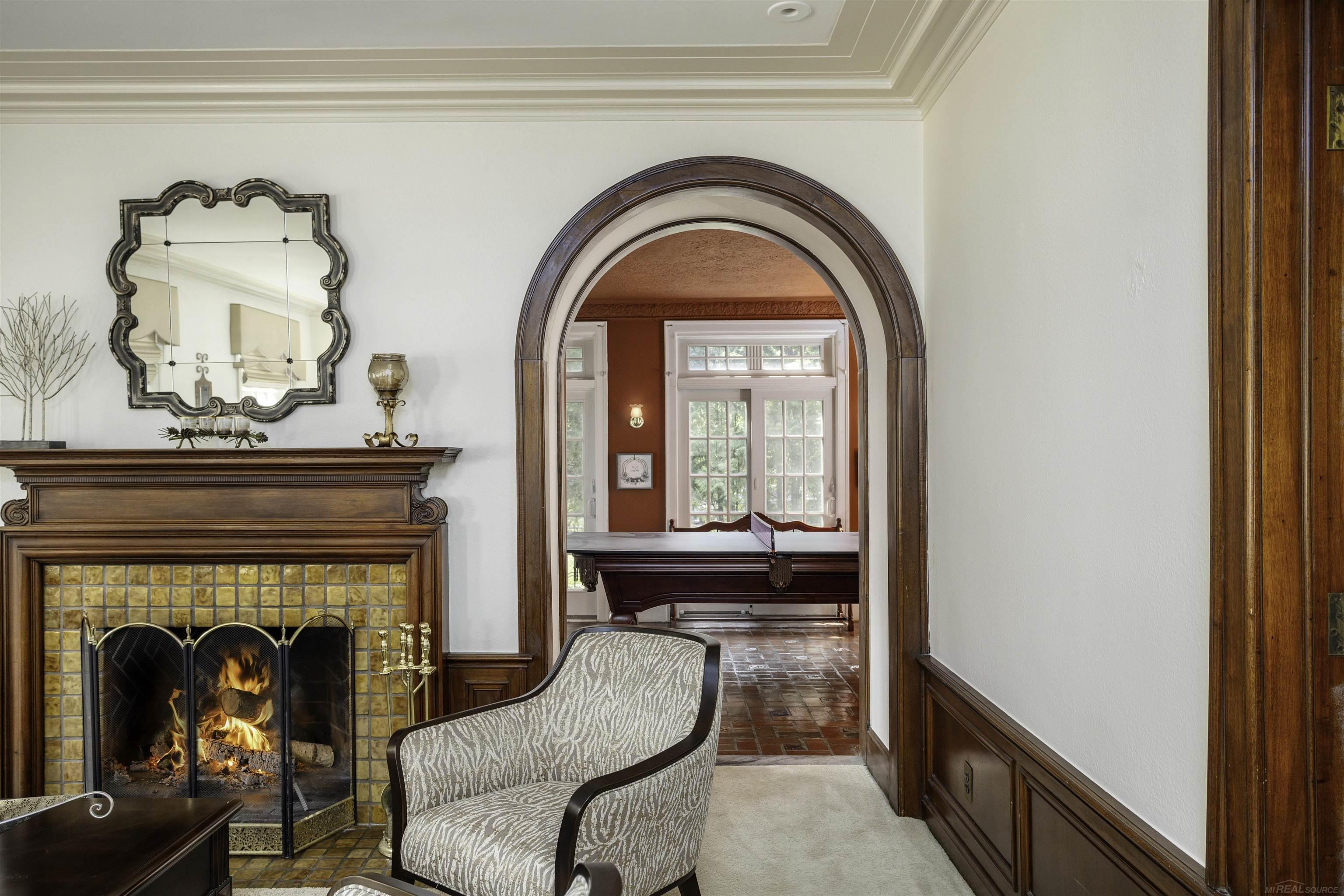 803 Lakepointe Street