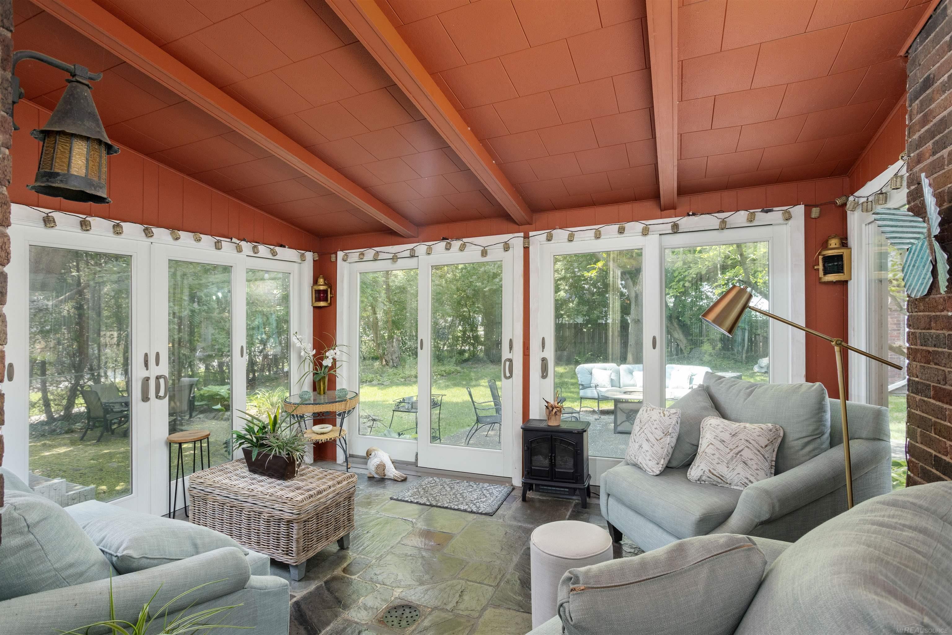 803 Lakepointe Street