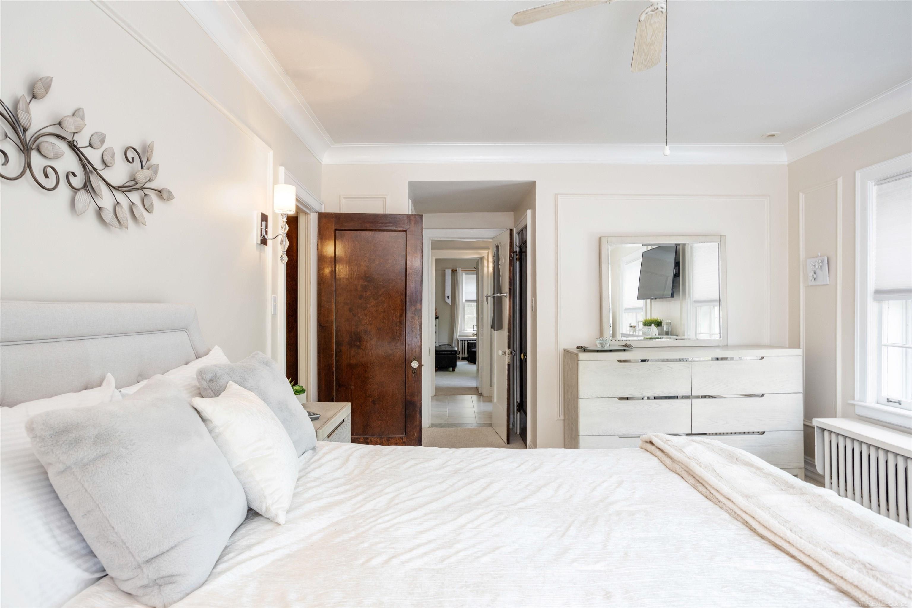 803 Lakepointe Street