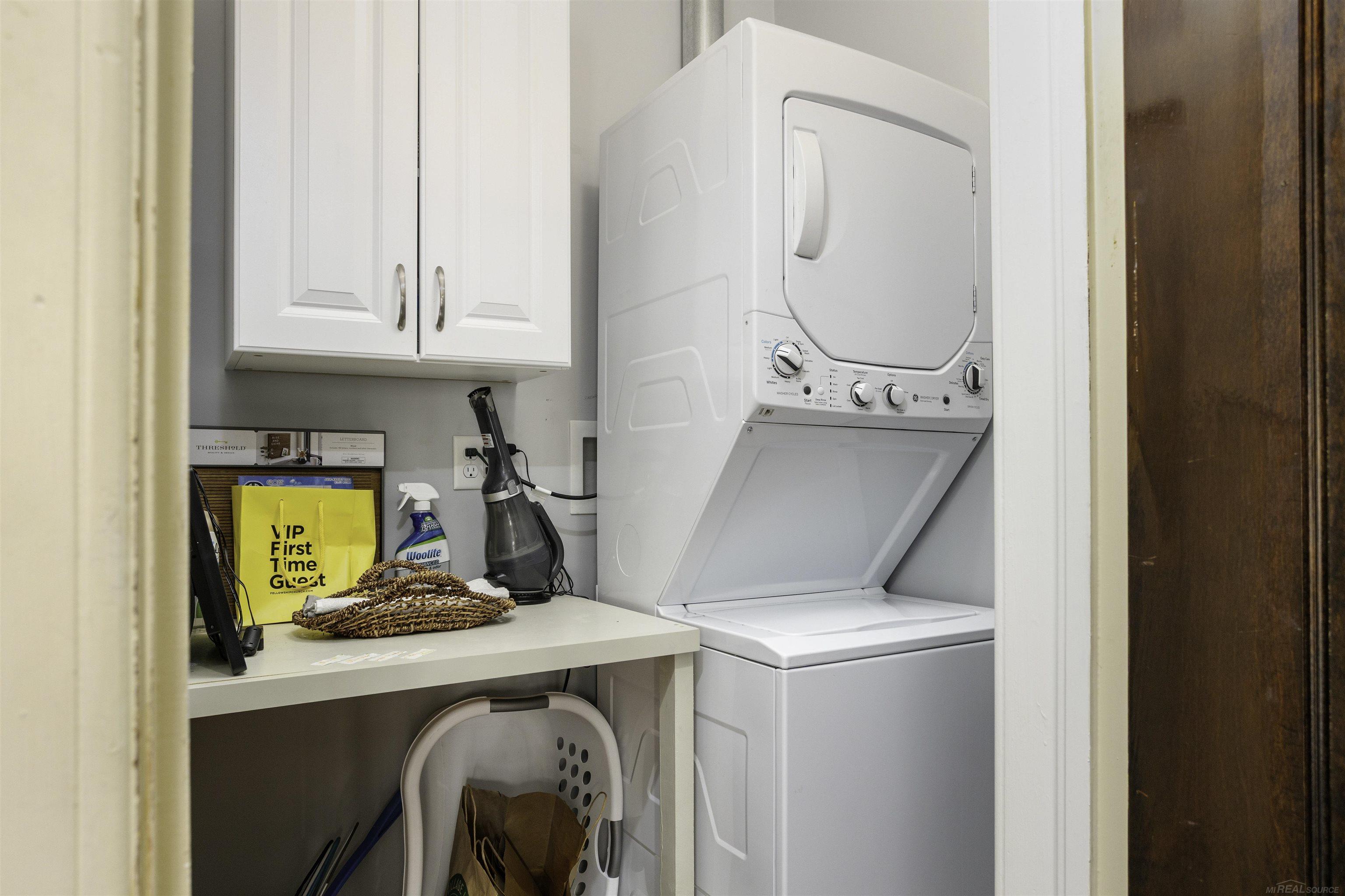 803 Lakepointe Street