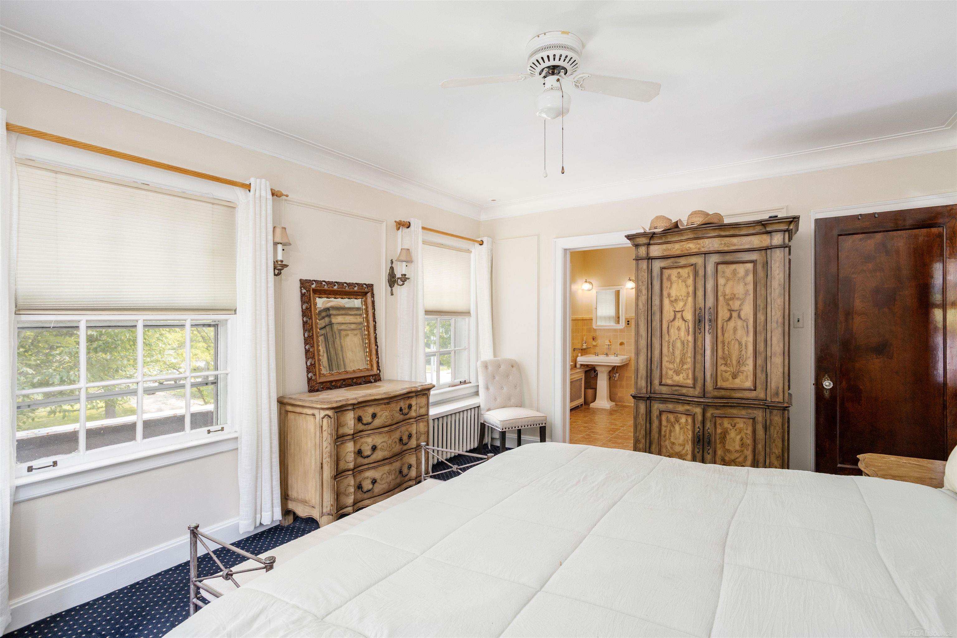 803 Lakepointe Street