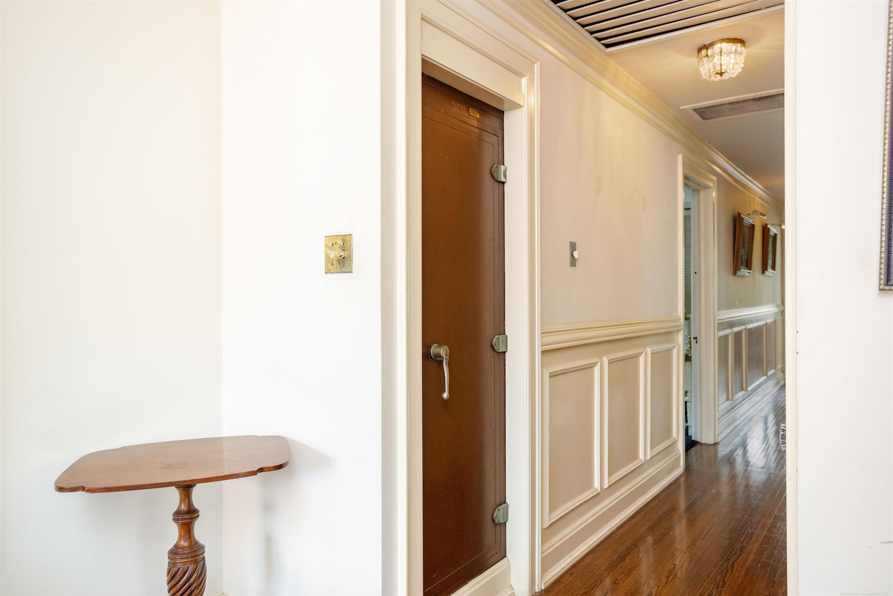 803 Lakepointe Street