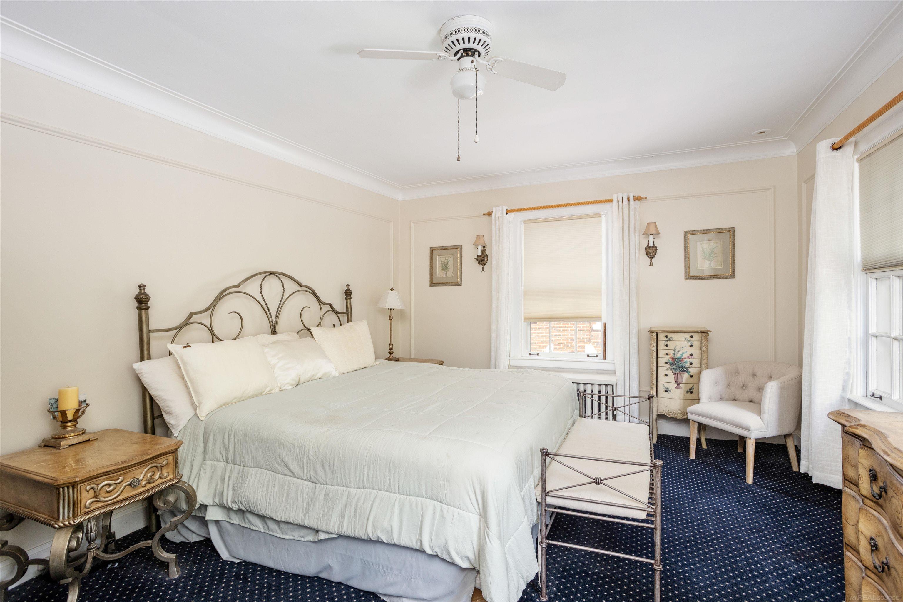 803 Lakepointe Street