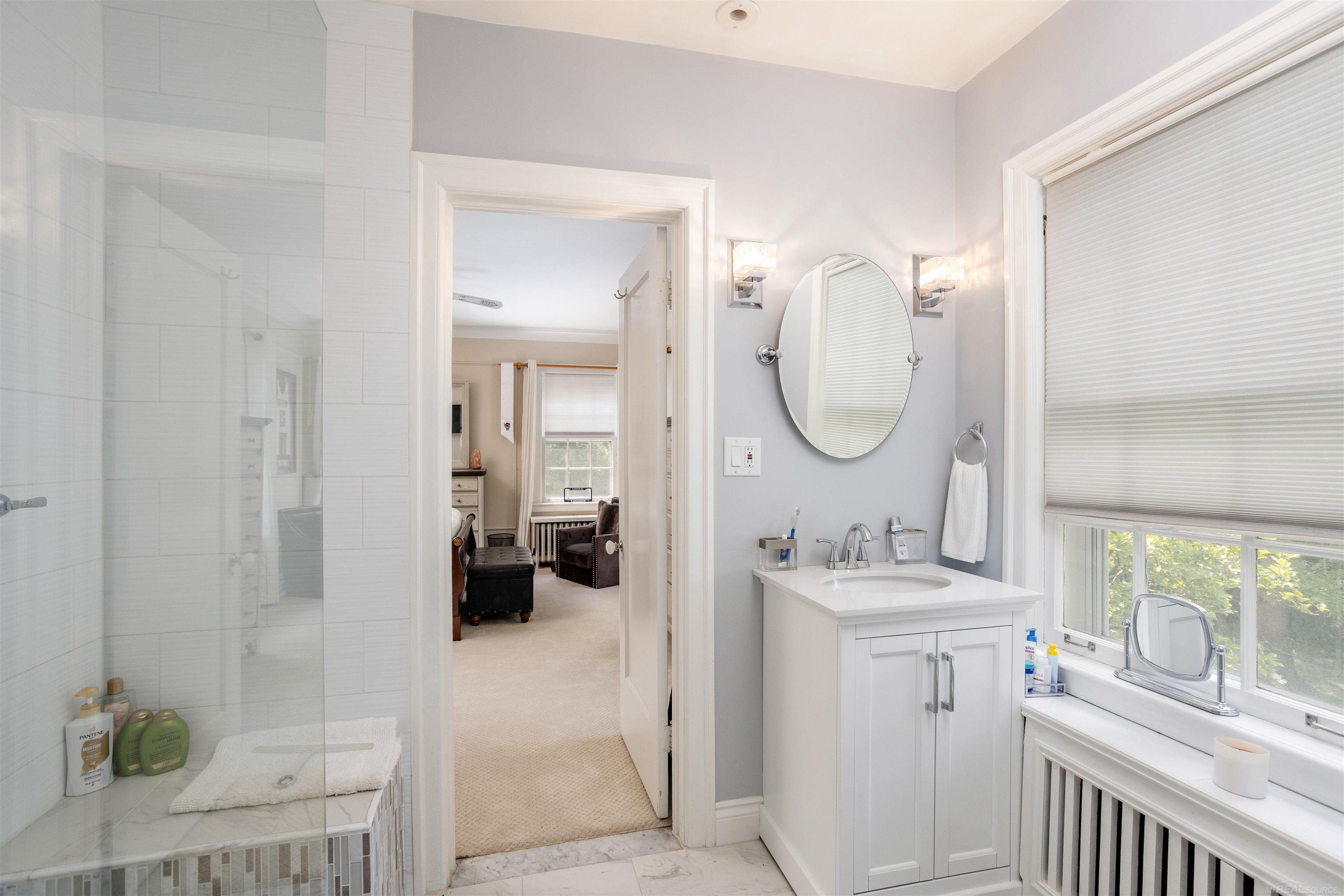 803 Lakepointe Street