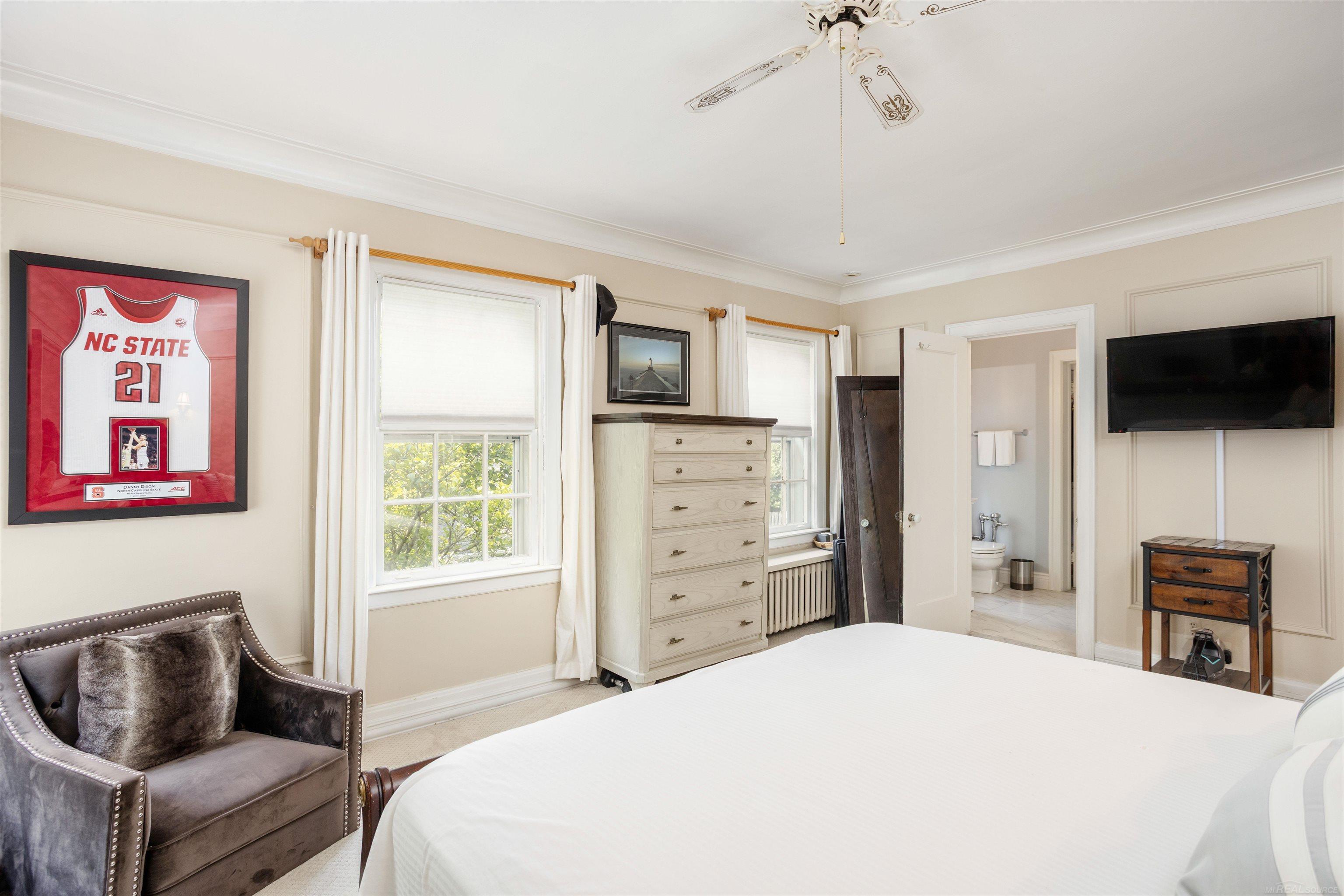 803 Lakepointe Street