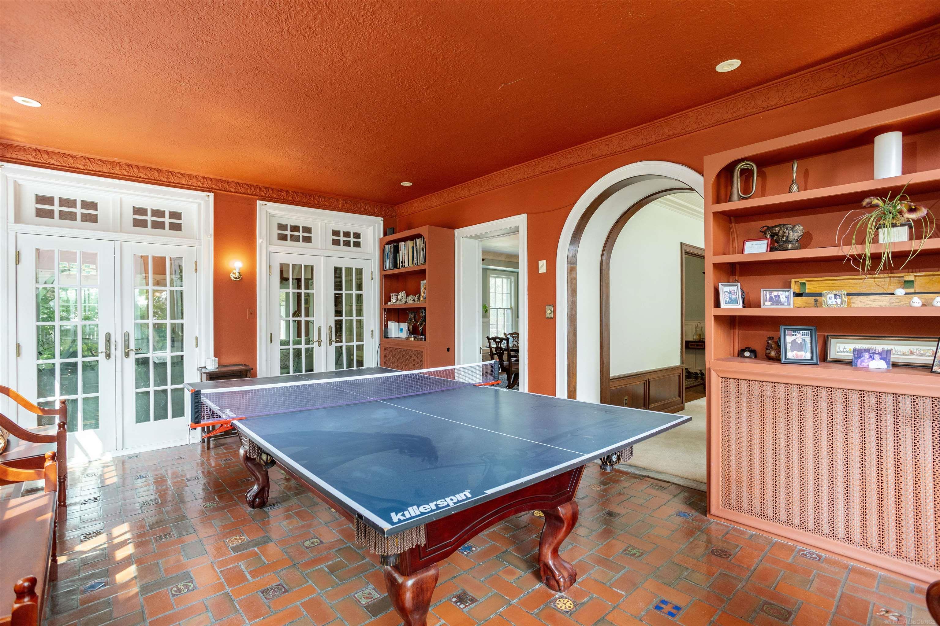 803 Lakepointe Street