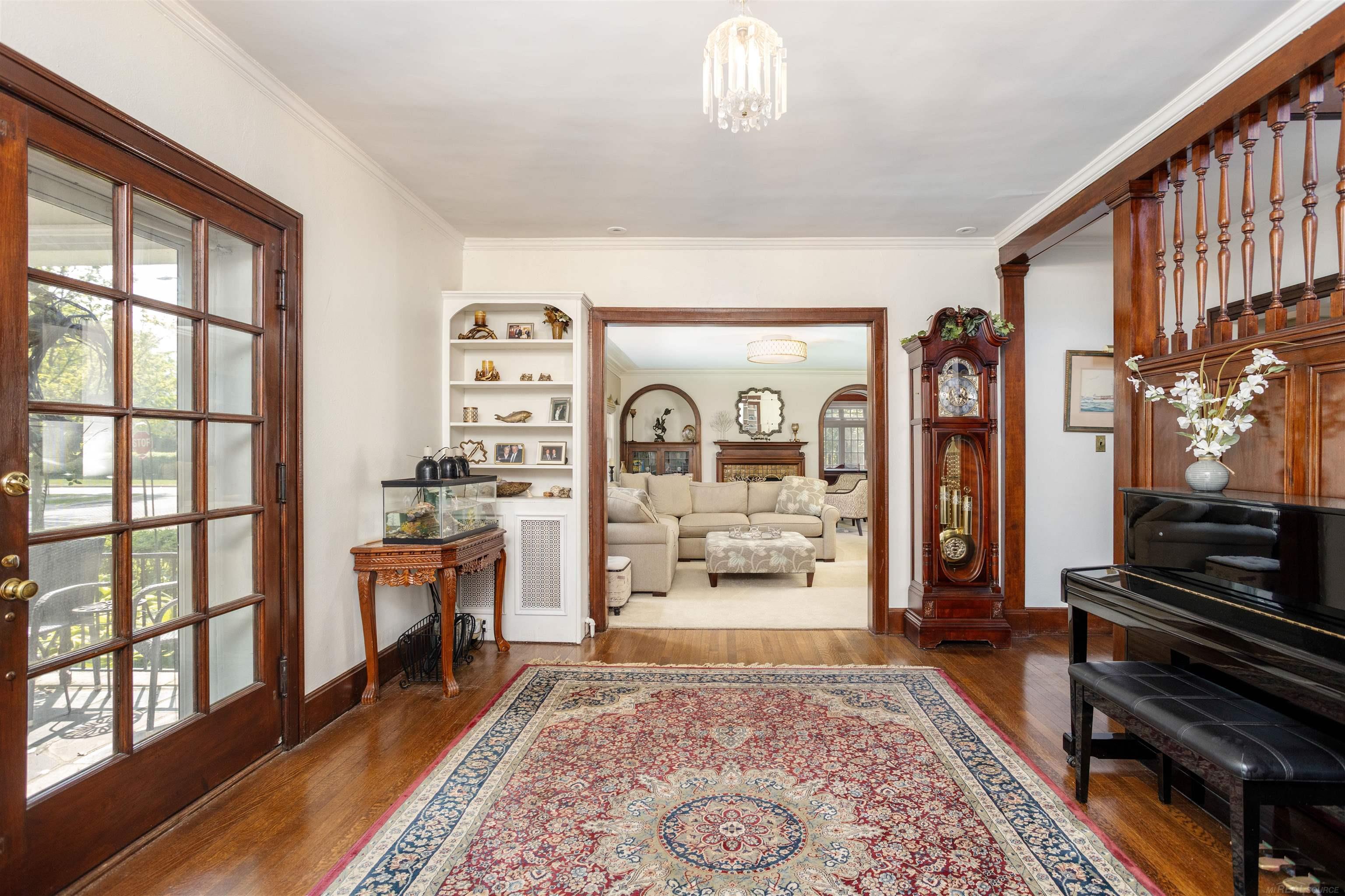 803 Lakepointe Street