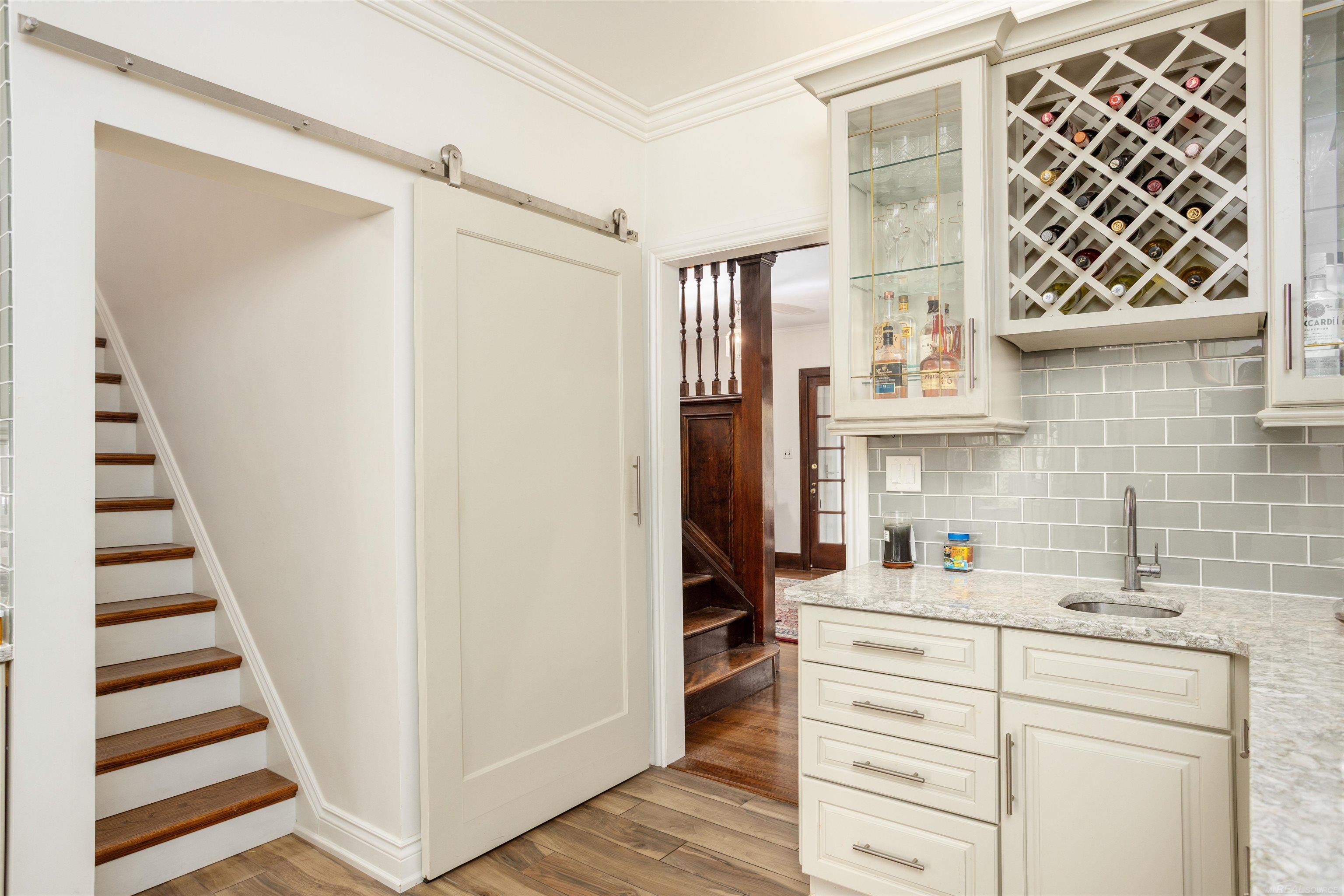 803 Lakepointe Street