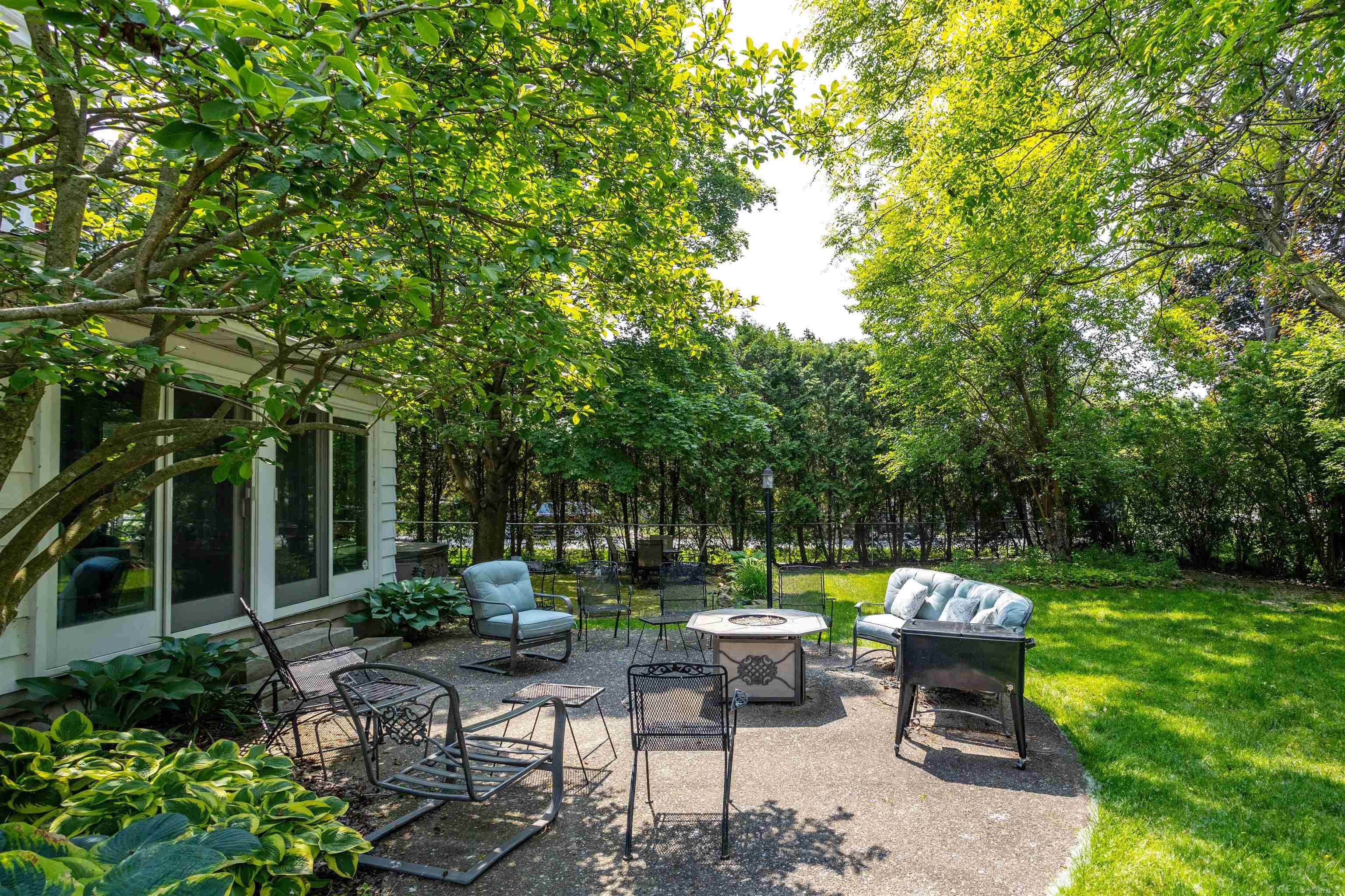 803 Lakepointe Street