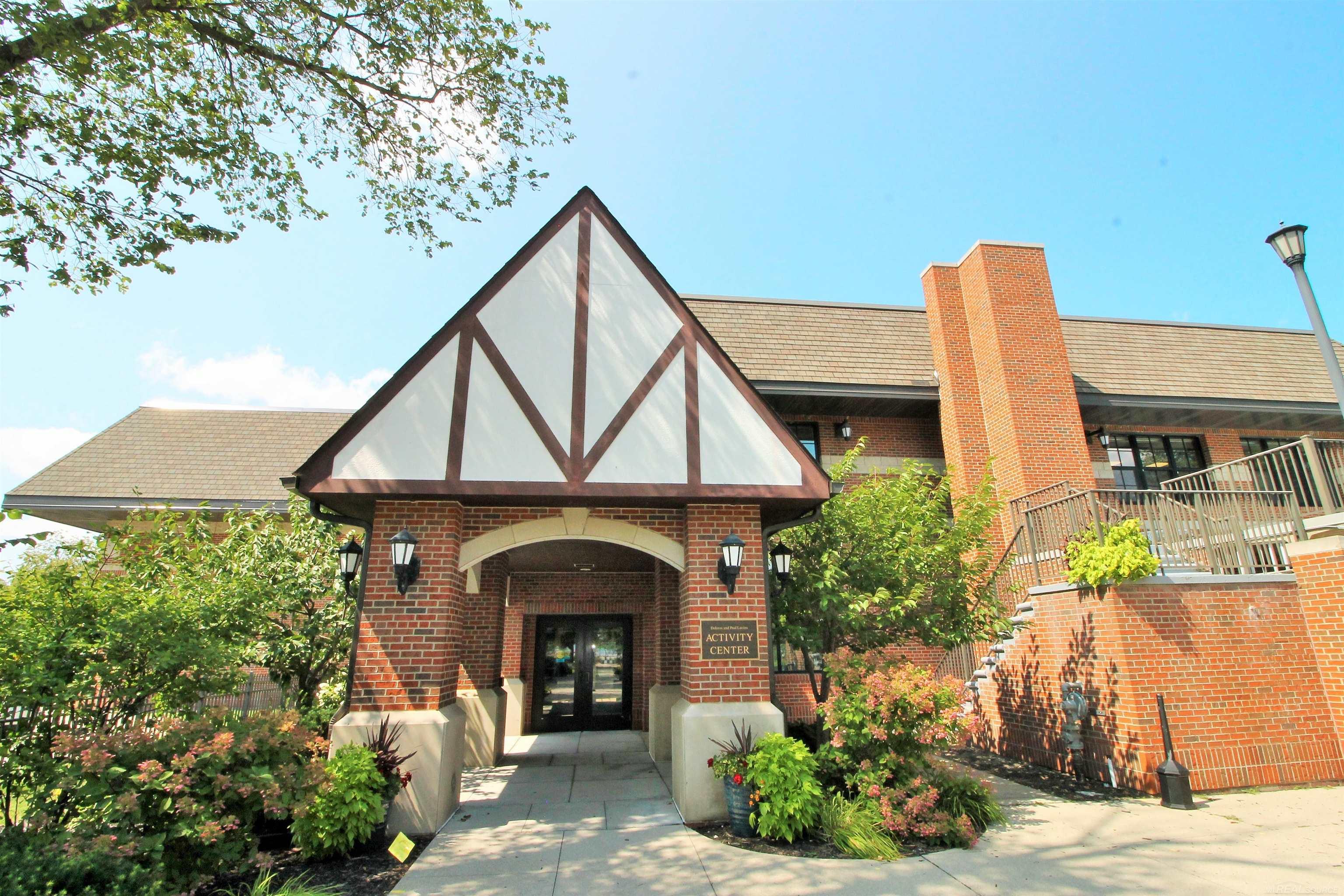 803 Lakepointe Street