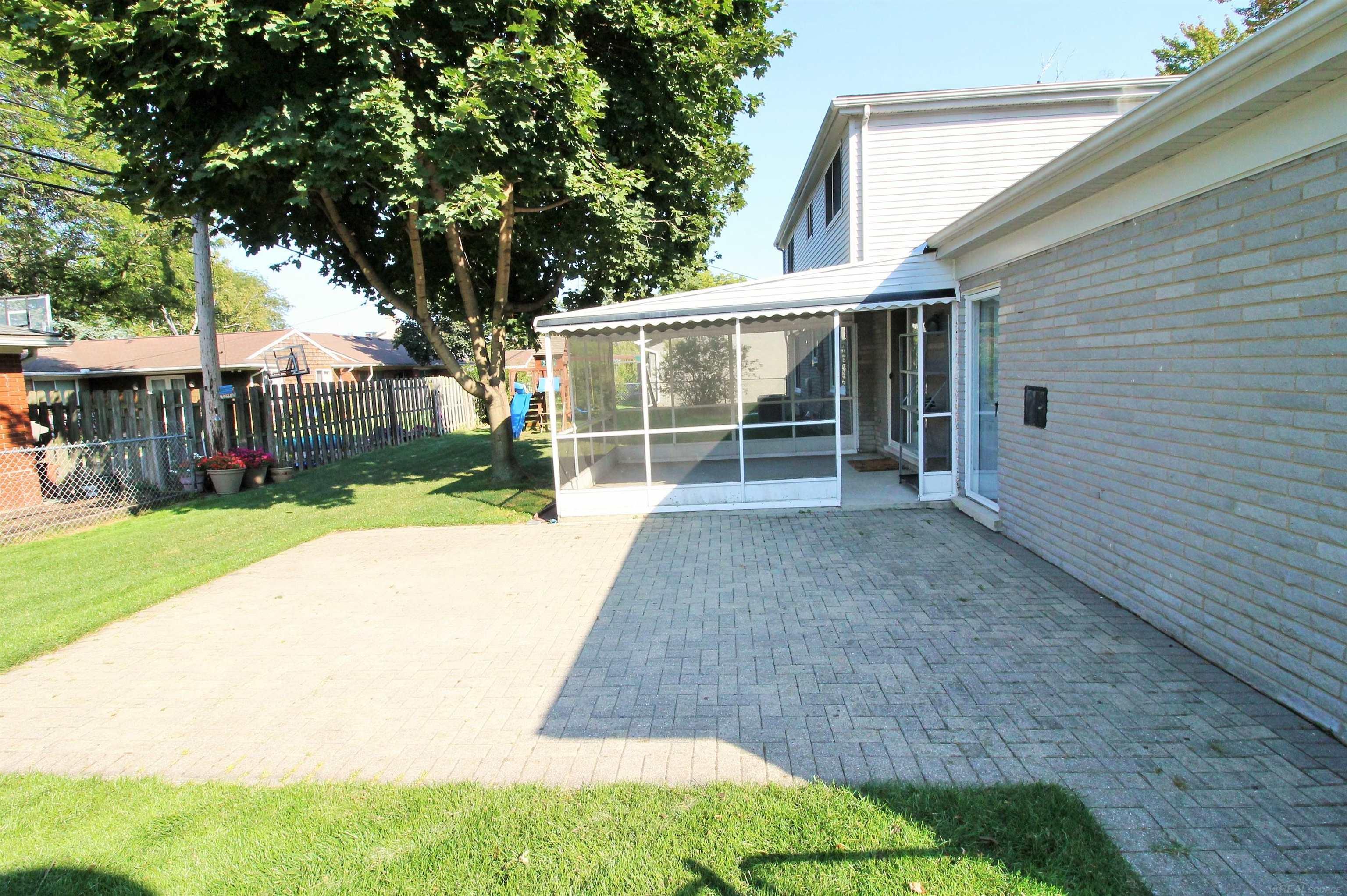 618 N Rosedale Court