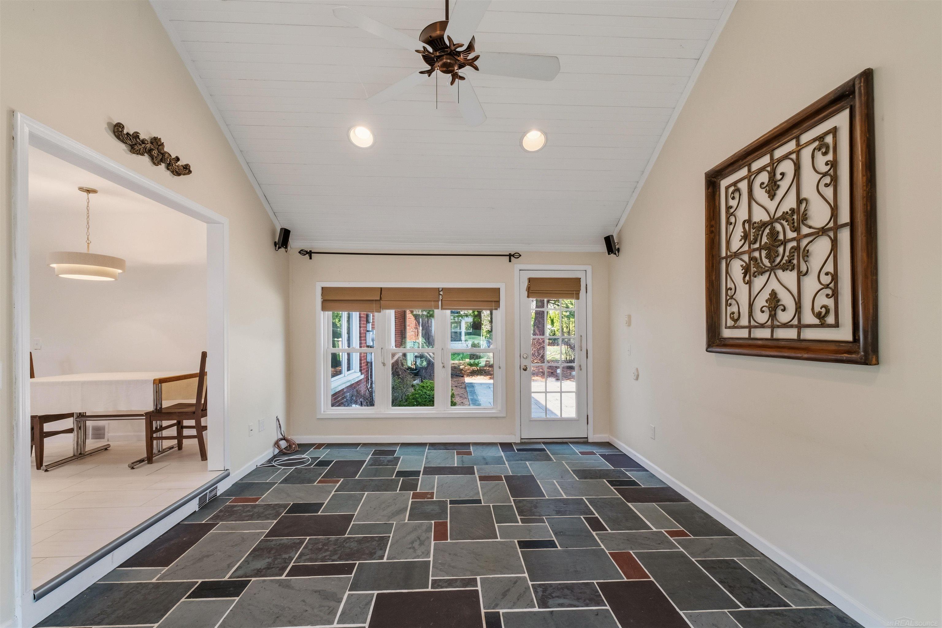 1040 N Renaud Road