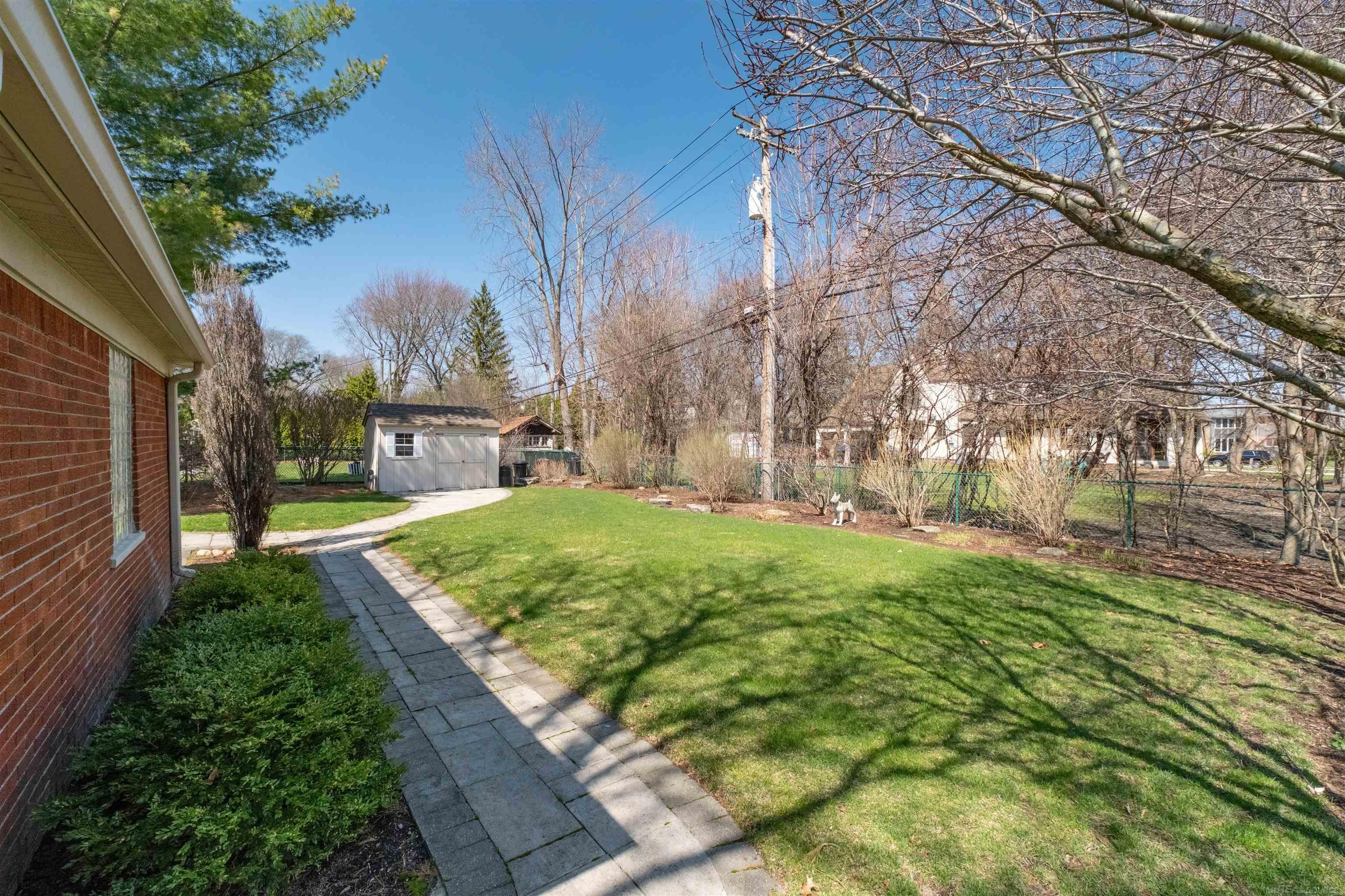 1040 N Renaud Road