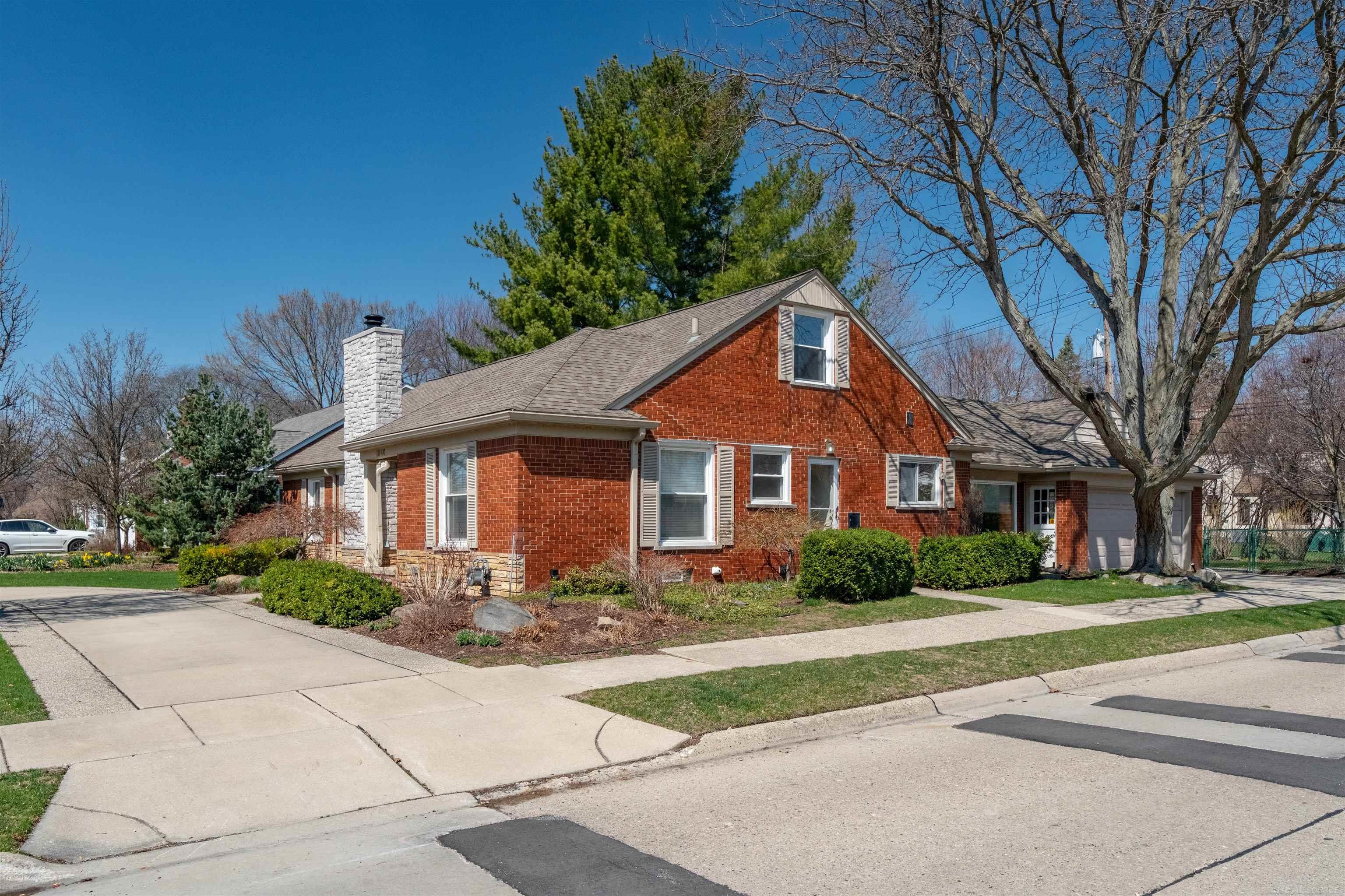 1040 N Renaud Road