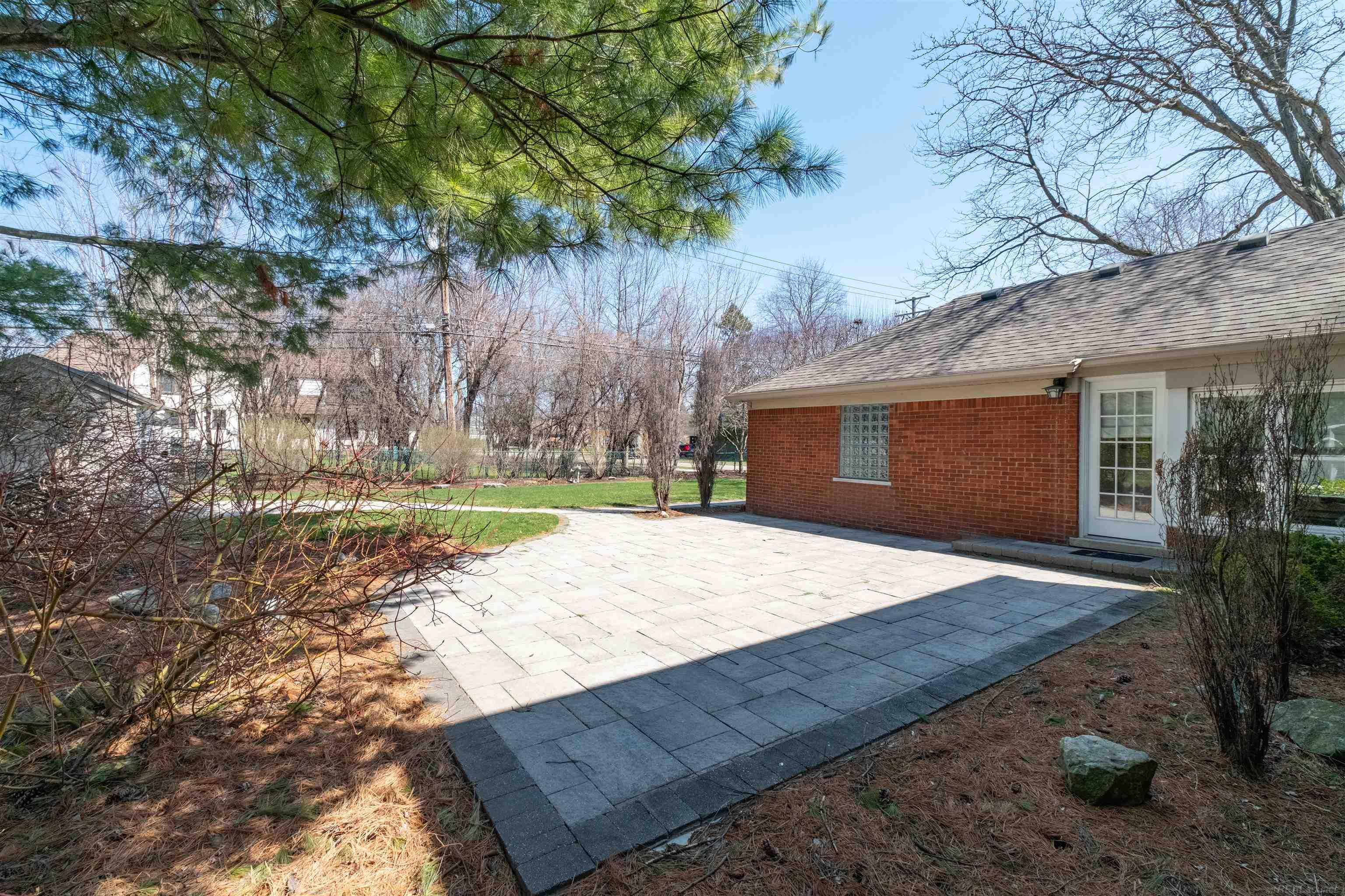1040 N Renaud Road