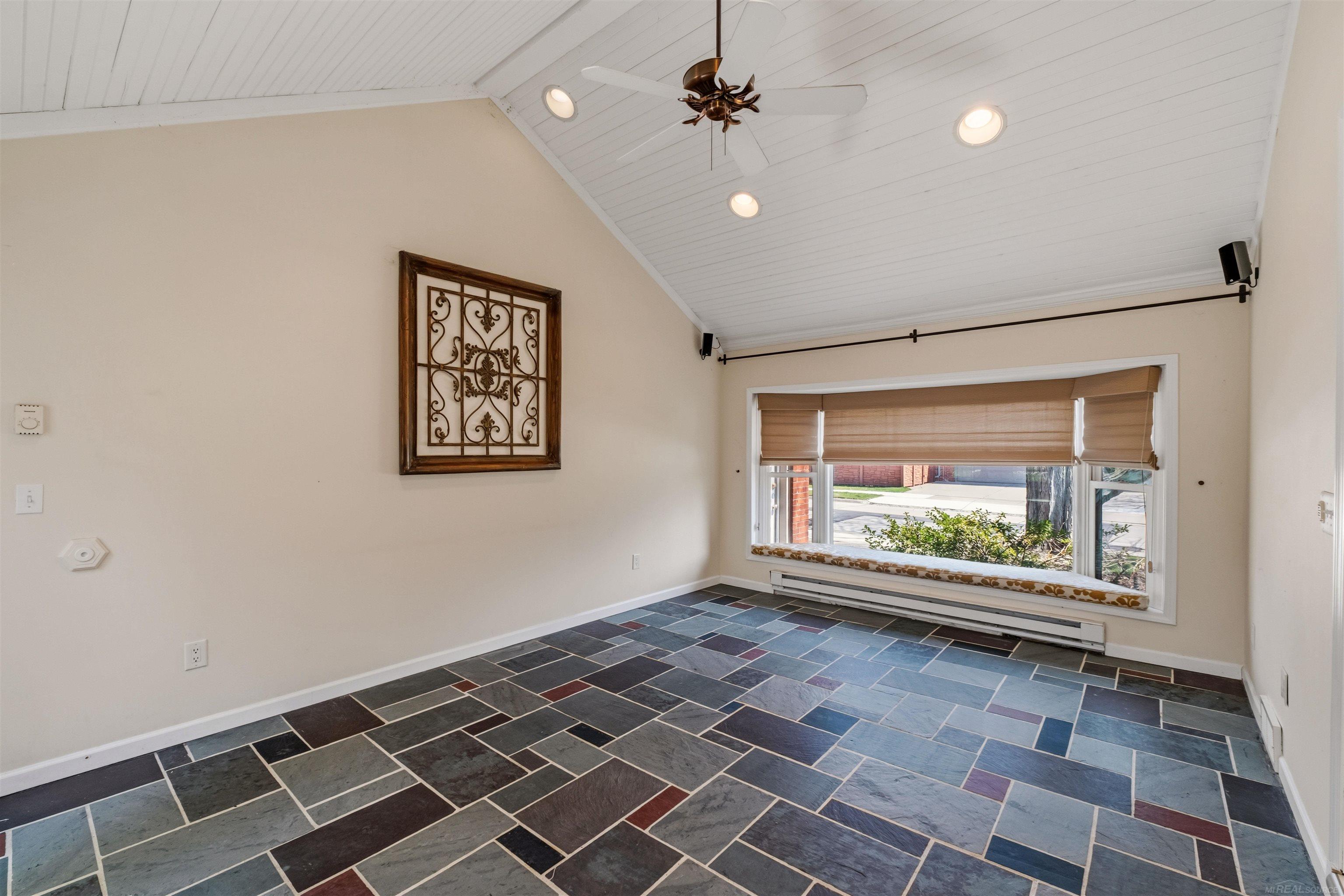 1040 N Renaud Road