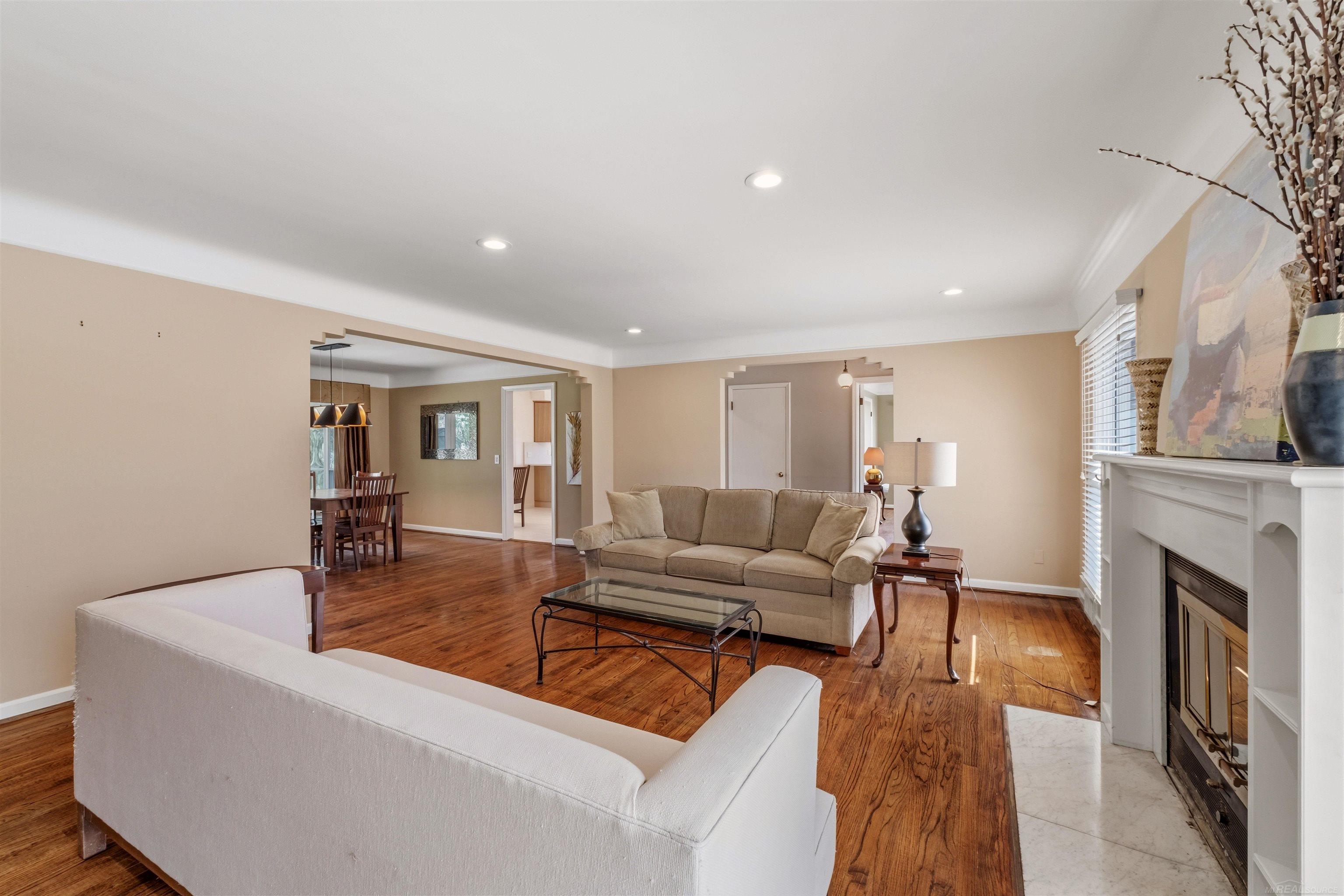 1040 N Renaud Road