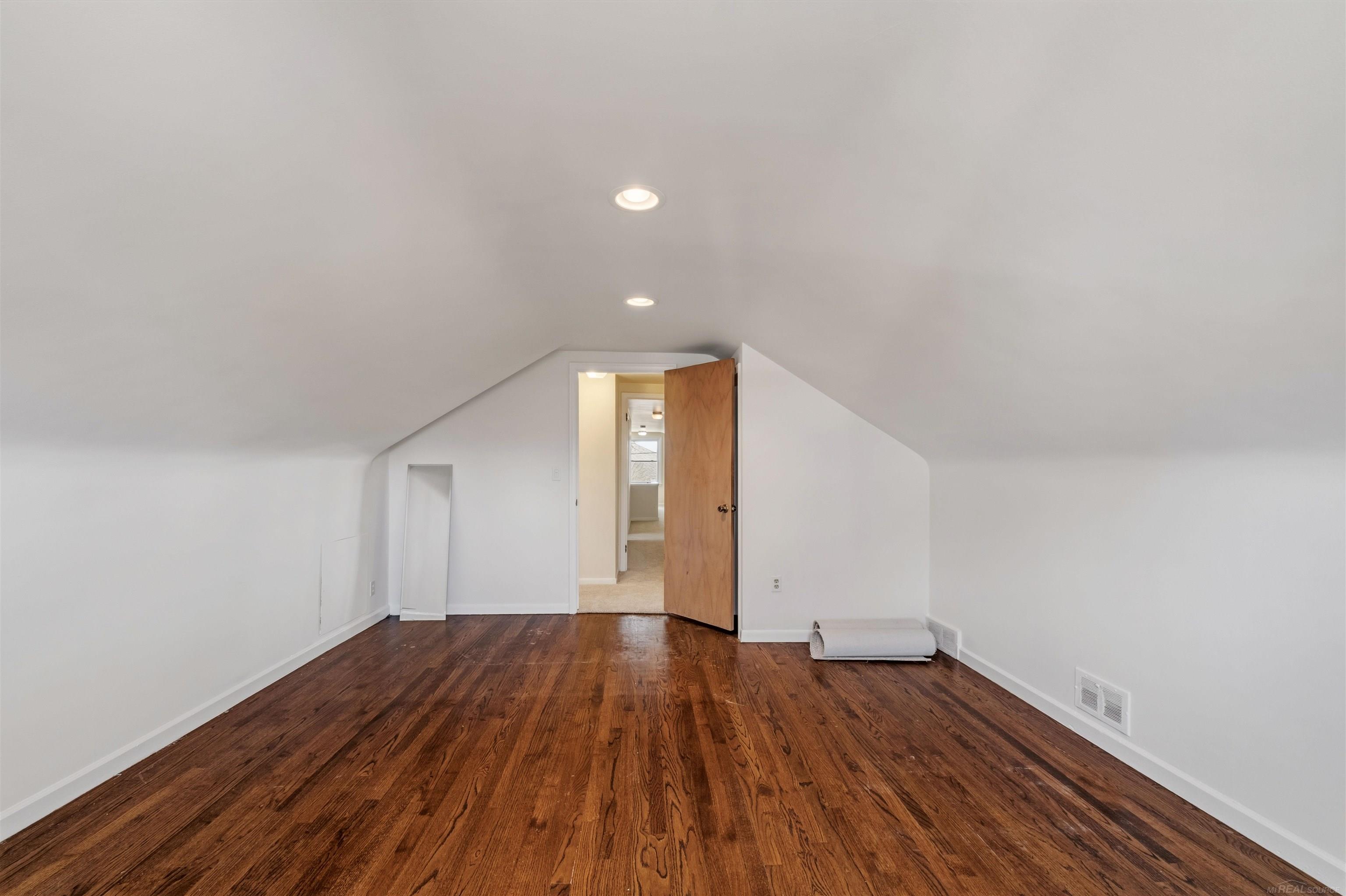 1040 N Renaud Road
