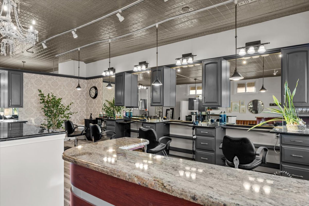 402-404 Anderson Boulevard