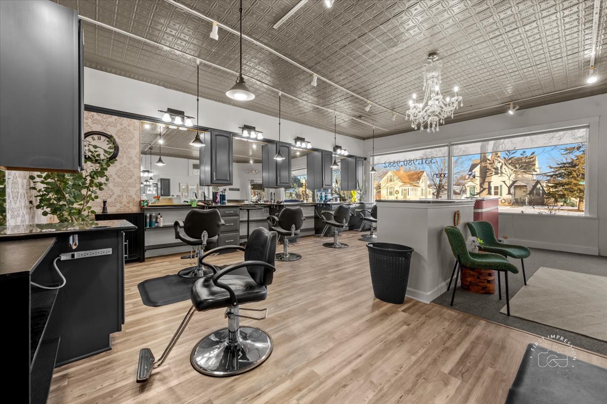 402-404 Anderson Boulevard