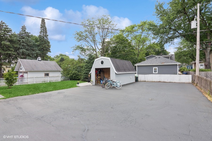 32 Anderson Boulevard