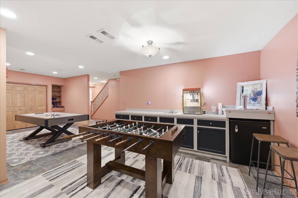 1601 King Edward Avenue