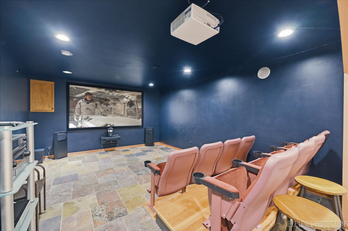 1601 King Edward Avenue