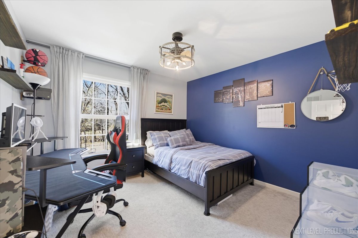 1601 King Edward Avenue