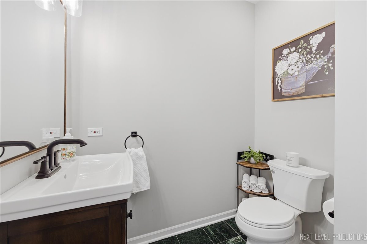 1601 King Edward Avenue