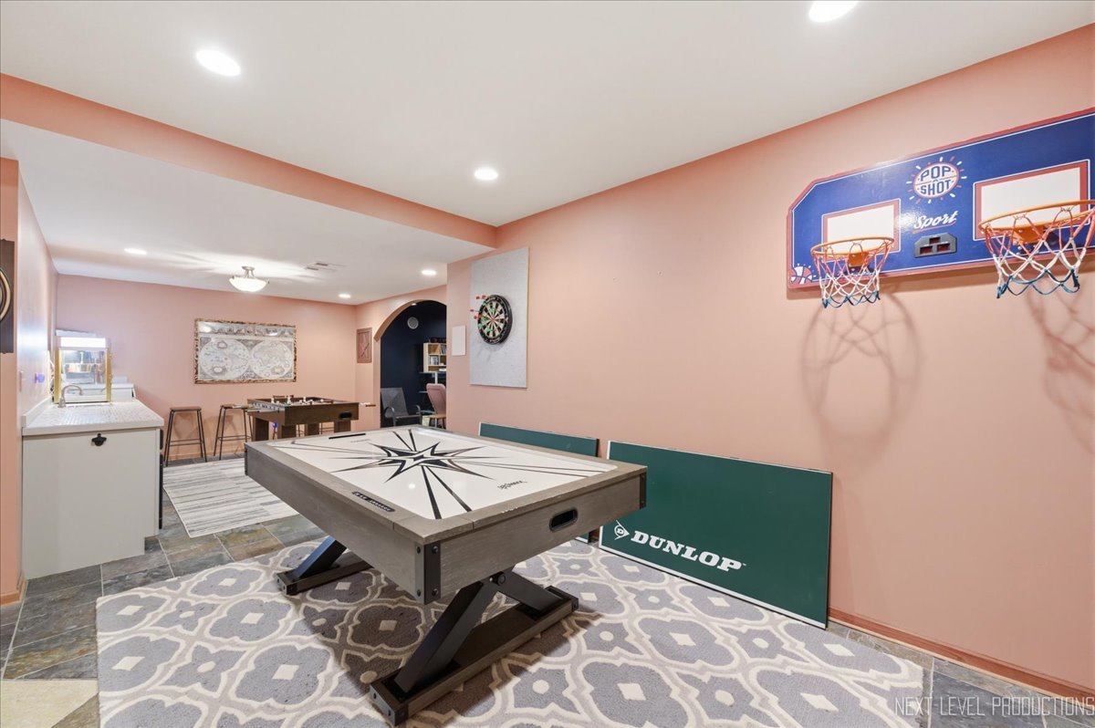 1601 King Edward Avenue