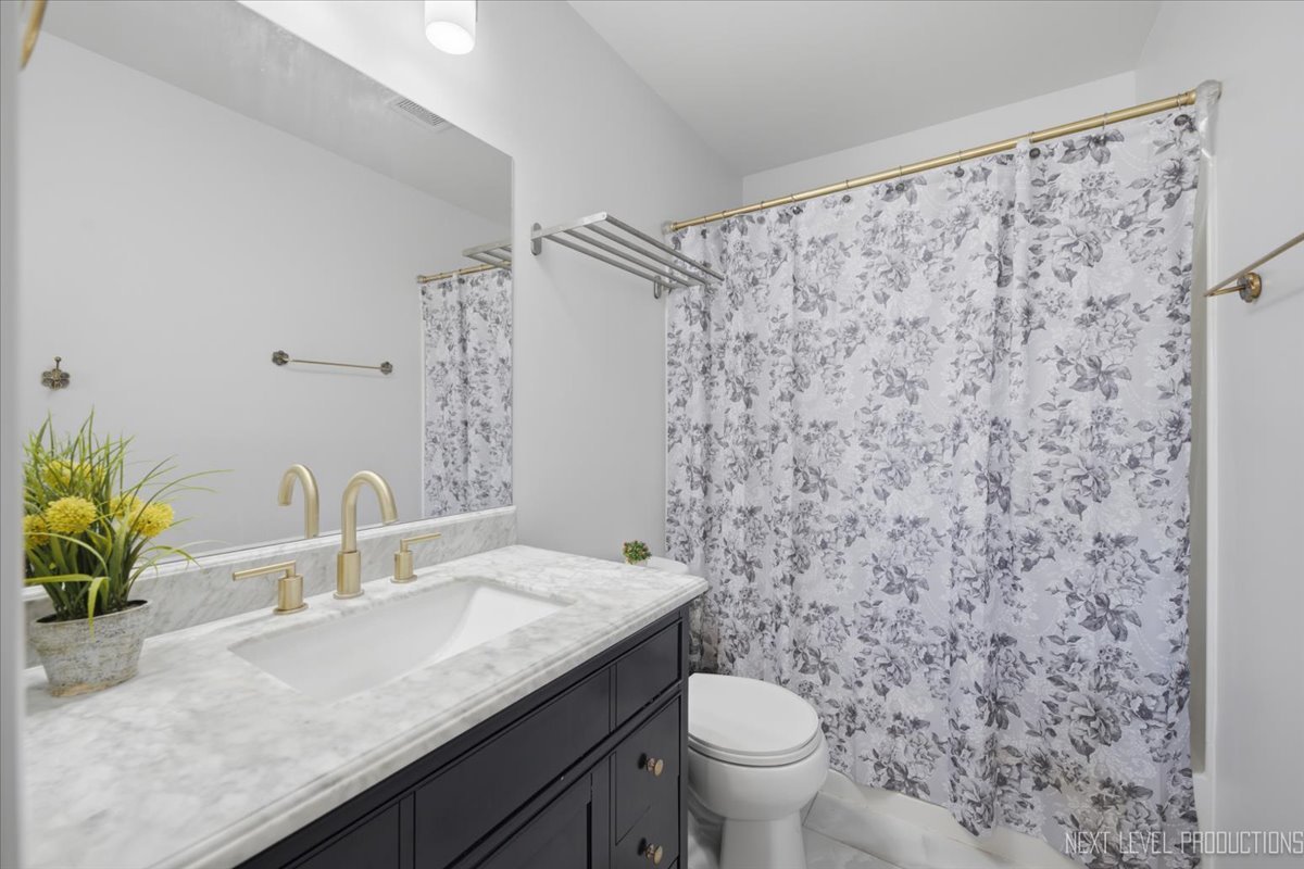 2427 Emerald Lane