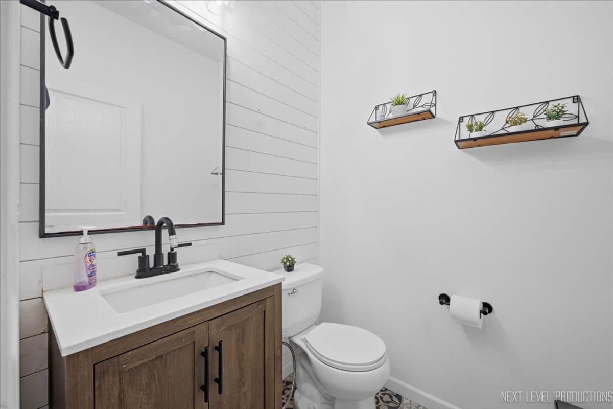 2427 Emerald Lane