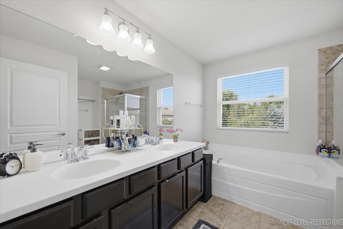 2427 Emerald Lane
