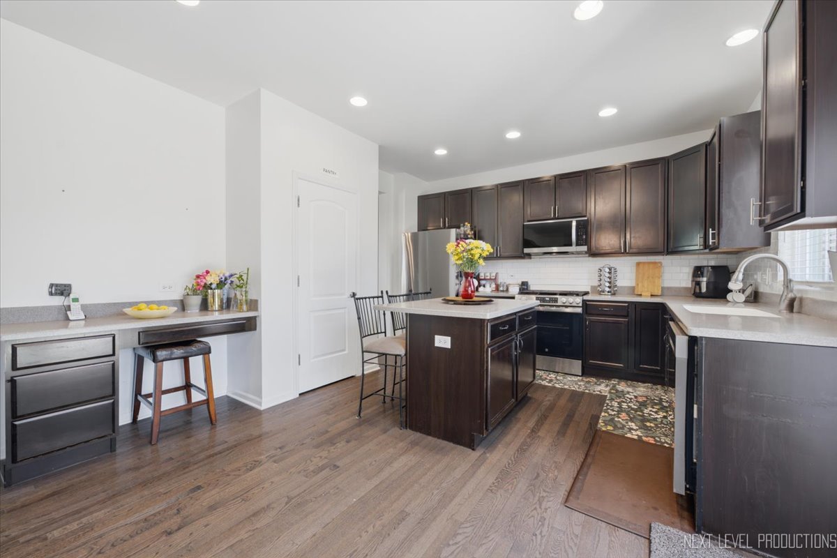 2427 Emerald Lane