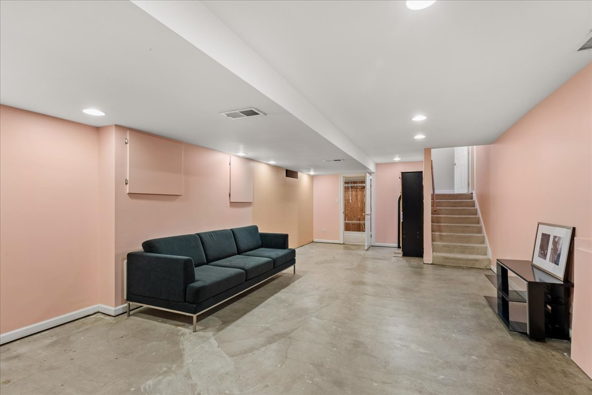 1211 James Street